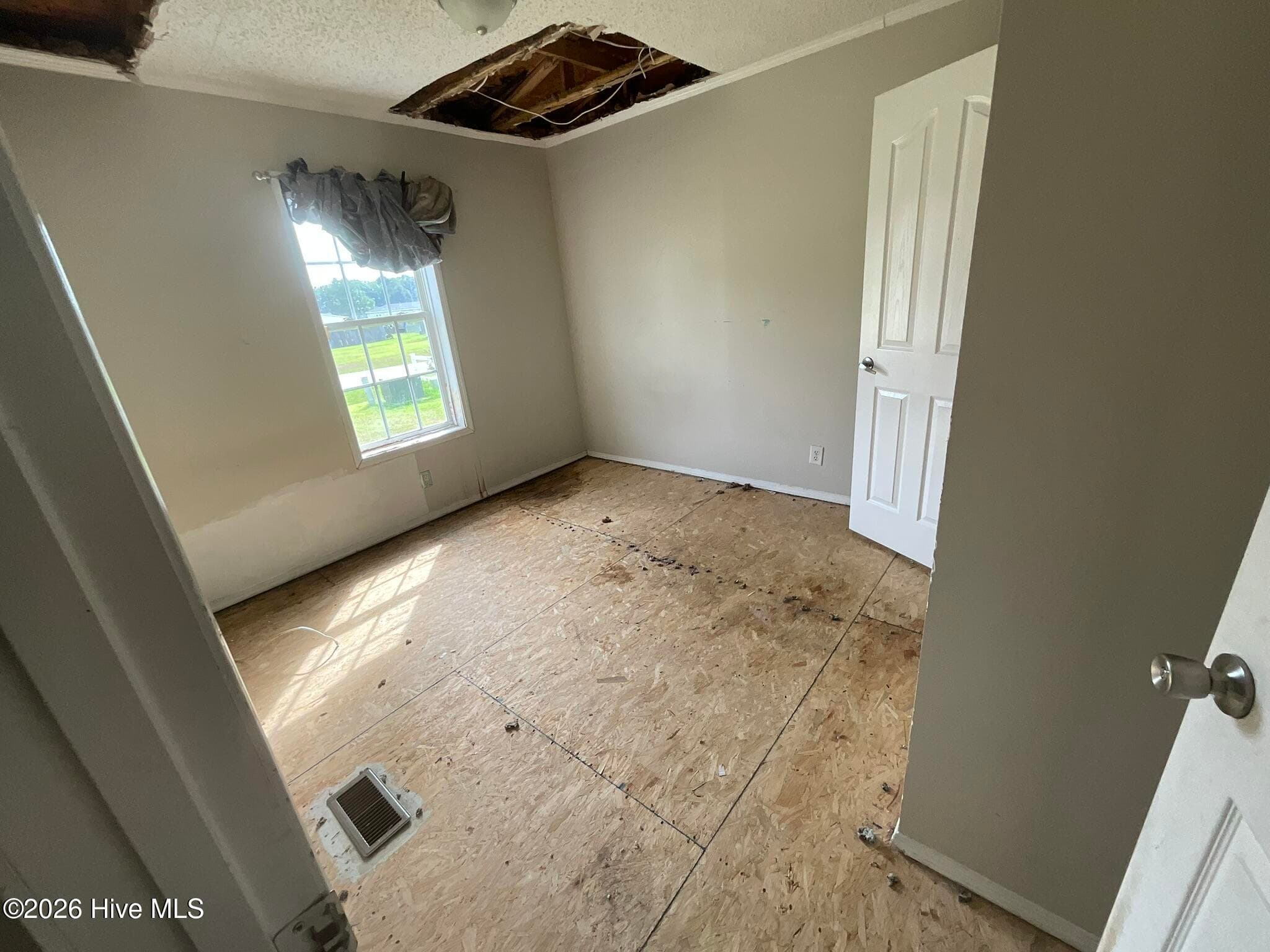 Manufactured Home at 102 Cypress Knee Drive, Richlands, NC 28574, Richlands, photo 11 of 18