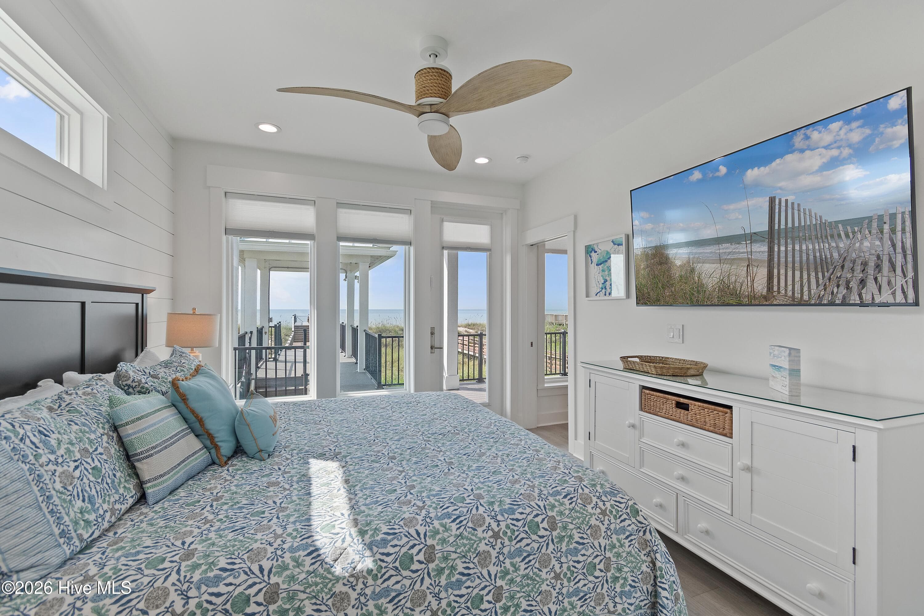 298 E First St. Bedroom 5 First Floor King with en-suite Bathroom - 298 E First Street, Ocean Isle Beach, NC 28469
