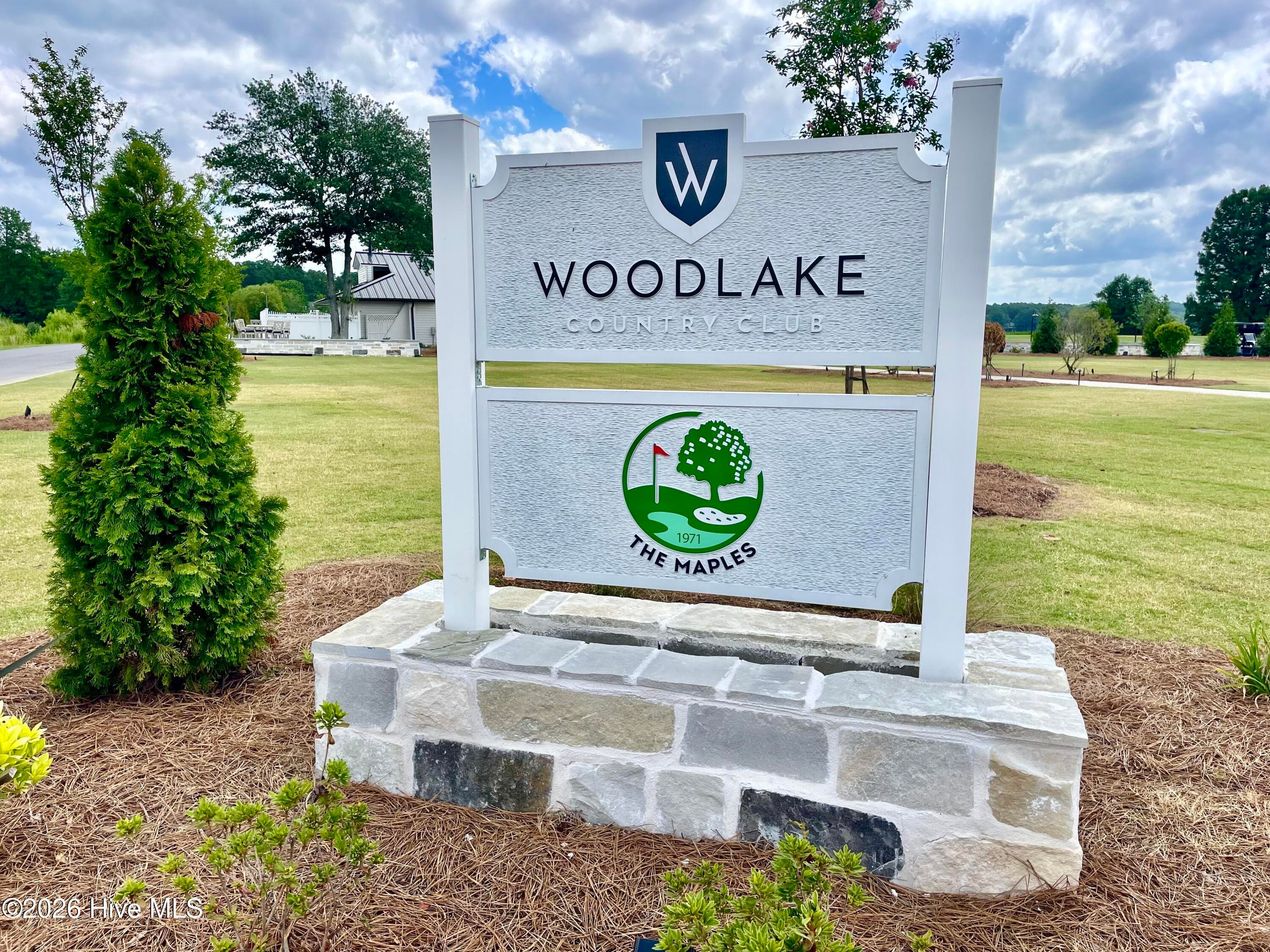 Woodlake Restaurant & Golf Shop - 730 Blue Bird Drive, Vass, NC 28394