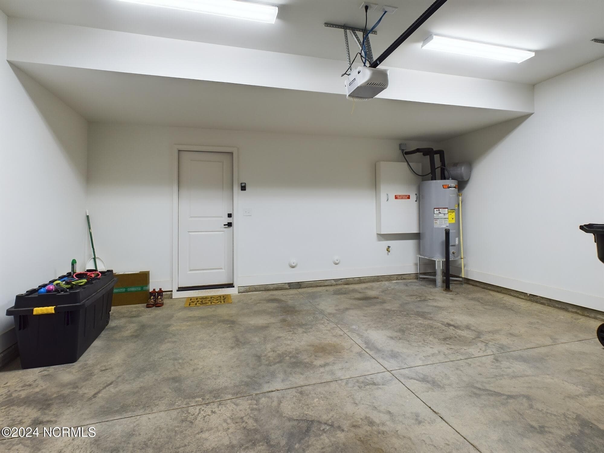 Garage - 129 Lexington Lane, Southern Pines, NC 28387