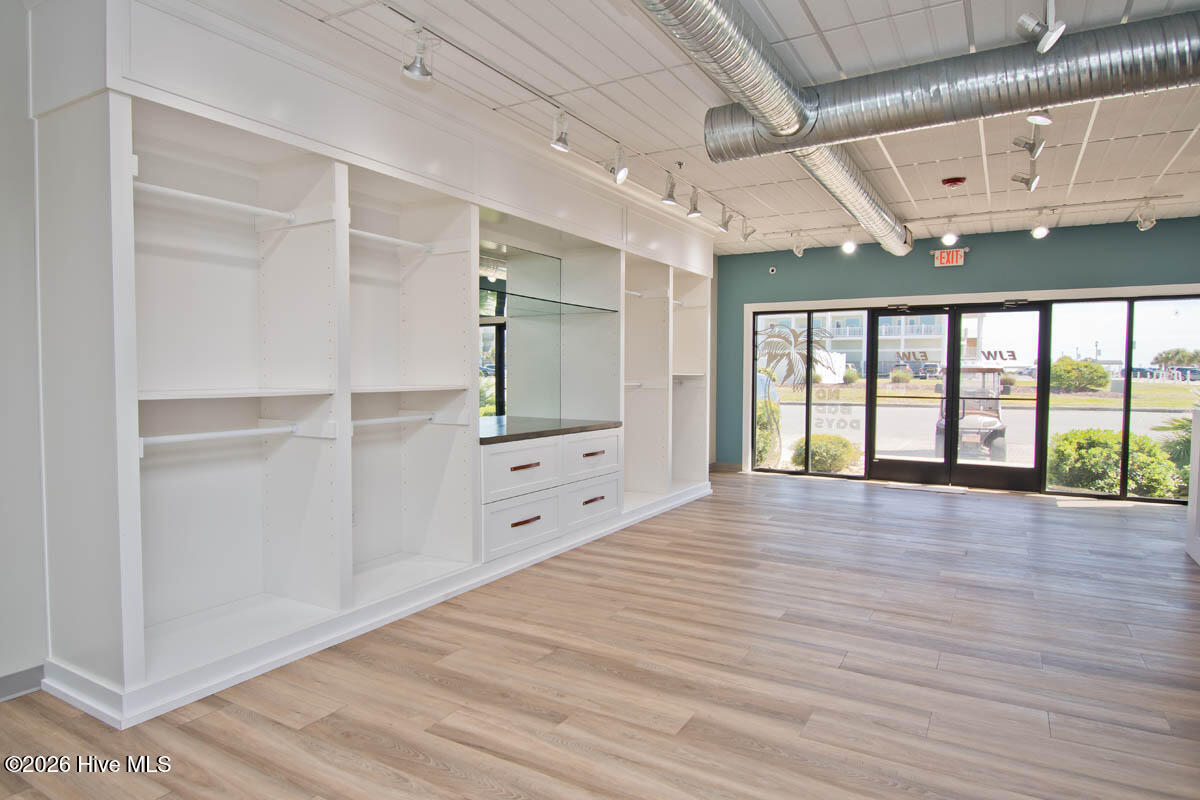 Commercial opportunity awaits. - 9004 Louise Avenue A1 & B1, Emerald Isle, NC 28594