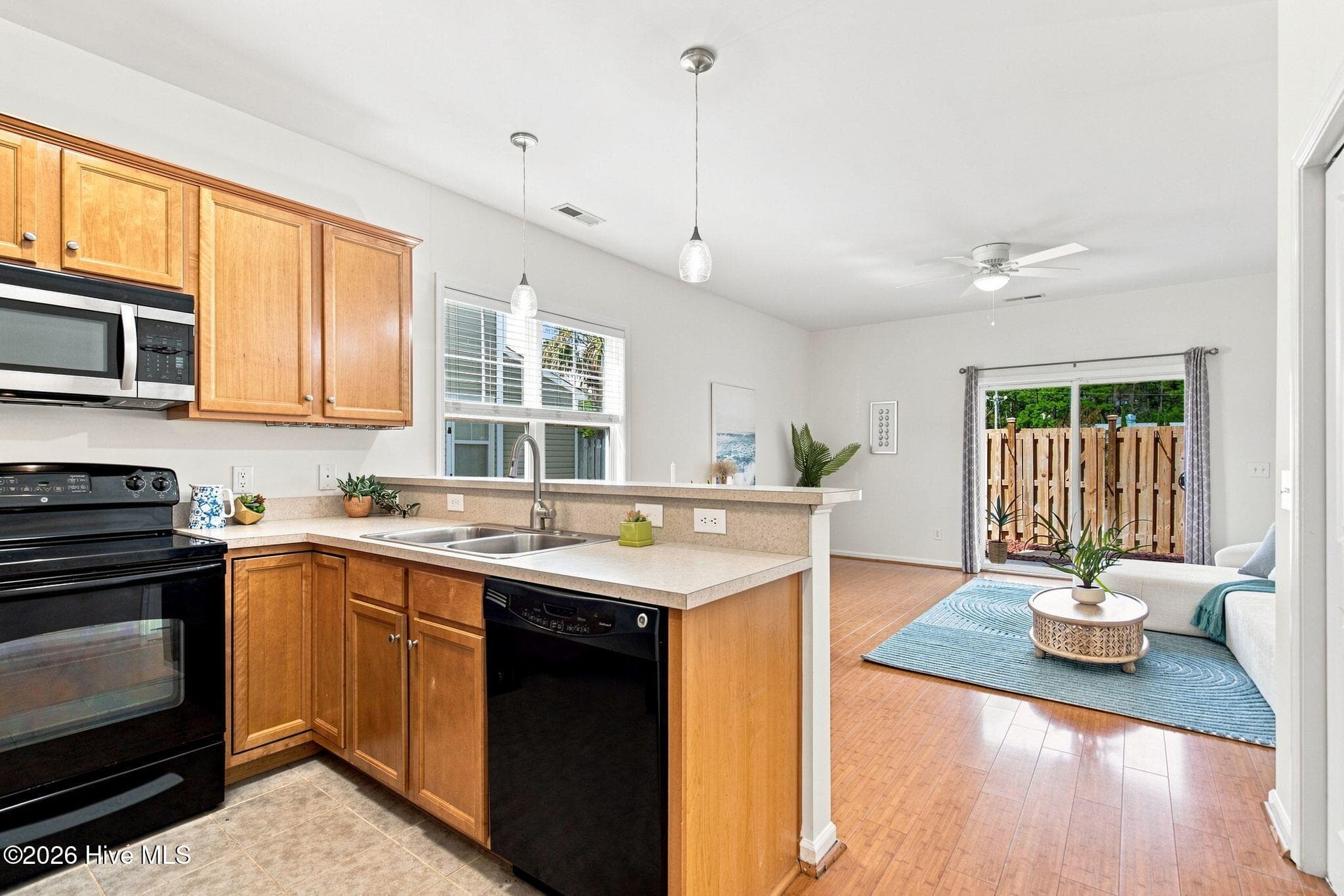 Townhouse at 4563 Exuma Lane, Wilmington, NC 28412, photo 10 of 37