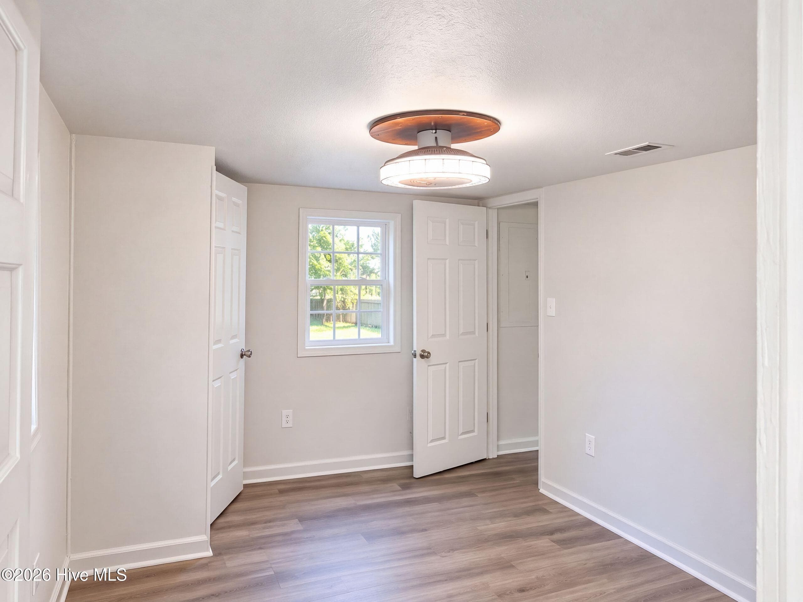 Single Family Residence at 206 N Poplar Street E, New Bern, NC 28560, New Bern, photo 4 of 14