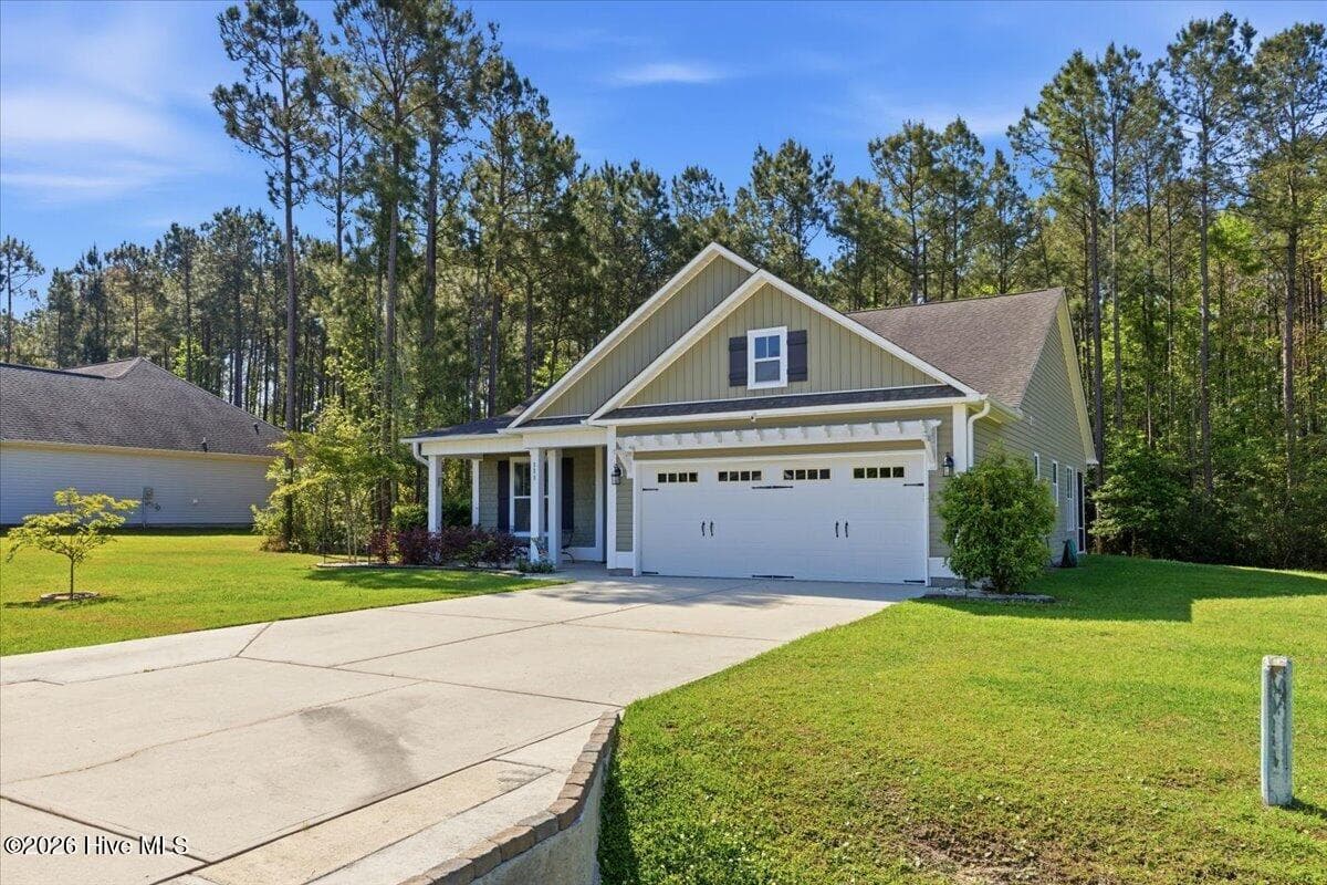 Single Family Residence at 111 W Huckleberry Way, Rocky Point, NC 28457, photo 3 of 52