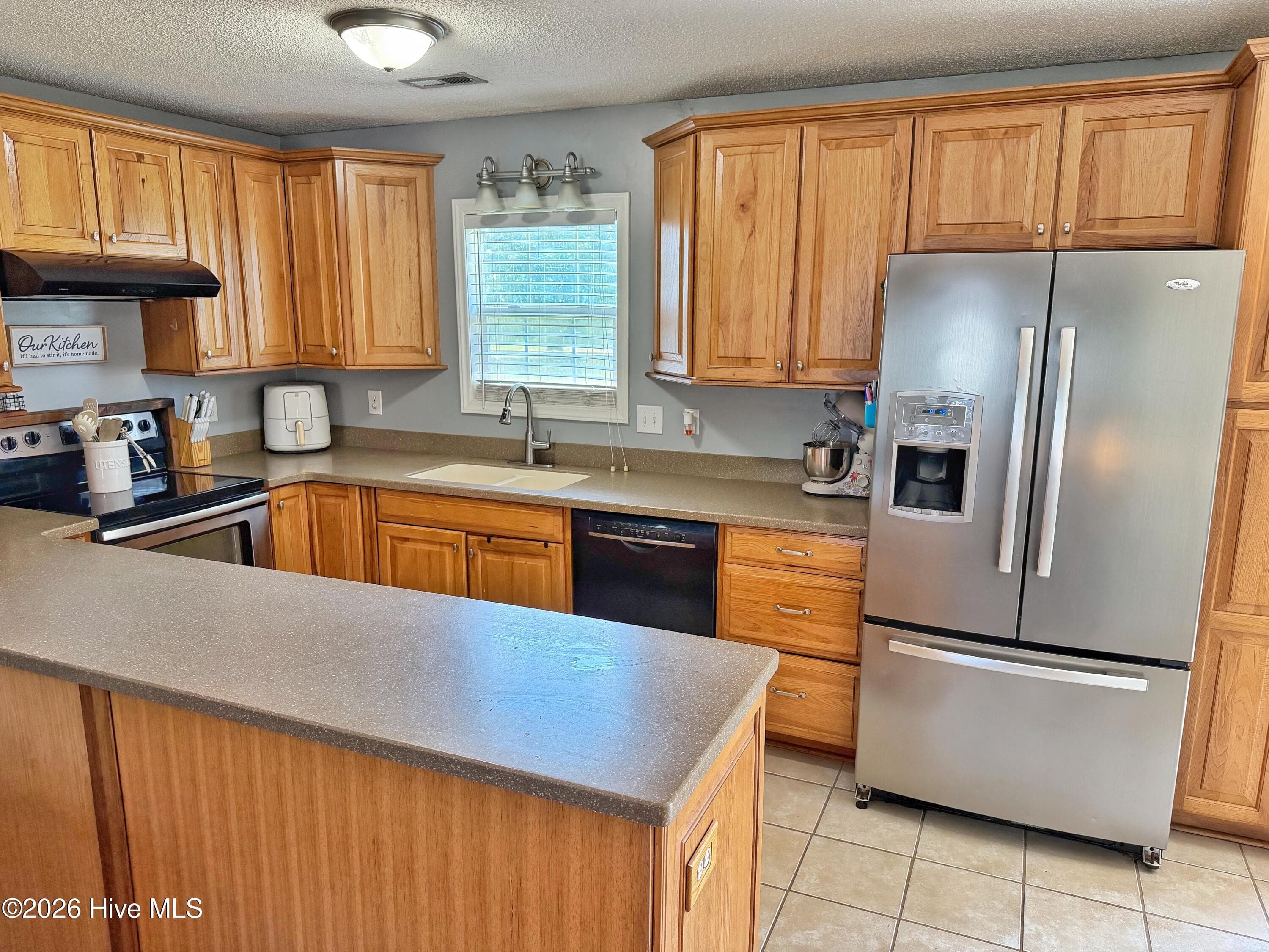 Single Family Residence at 303 Marcia Court, Hubert, NC 28539, photo 2 of 2