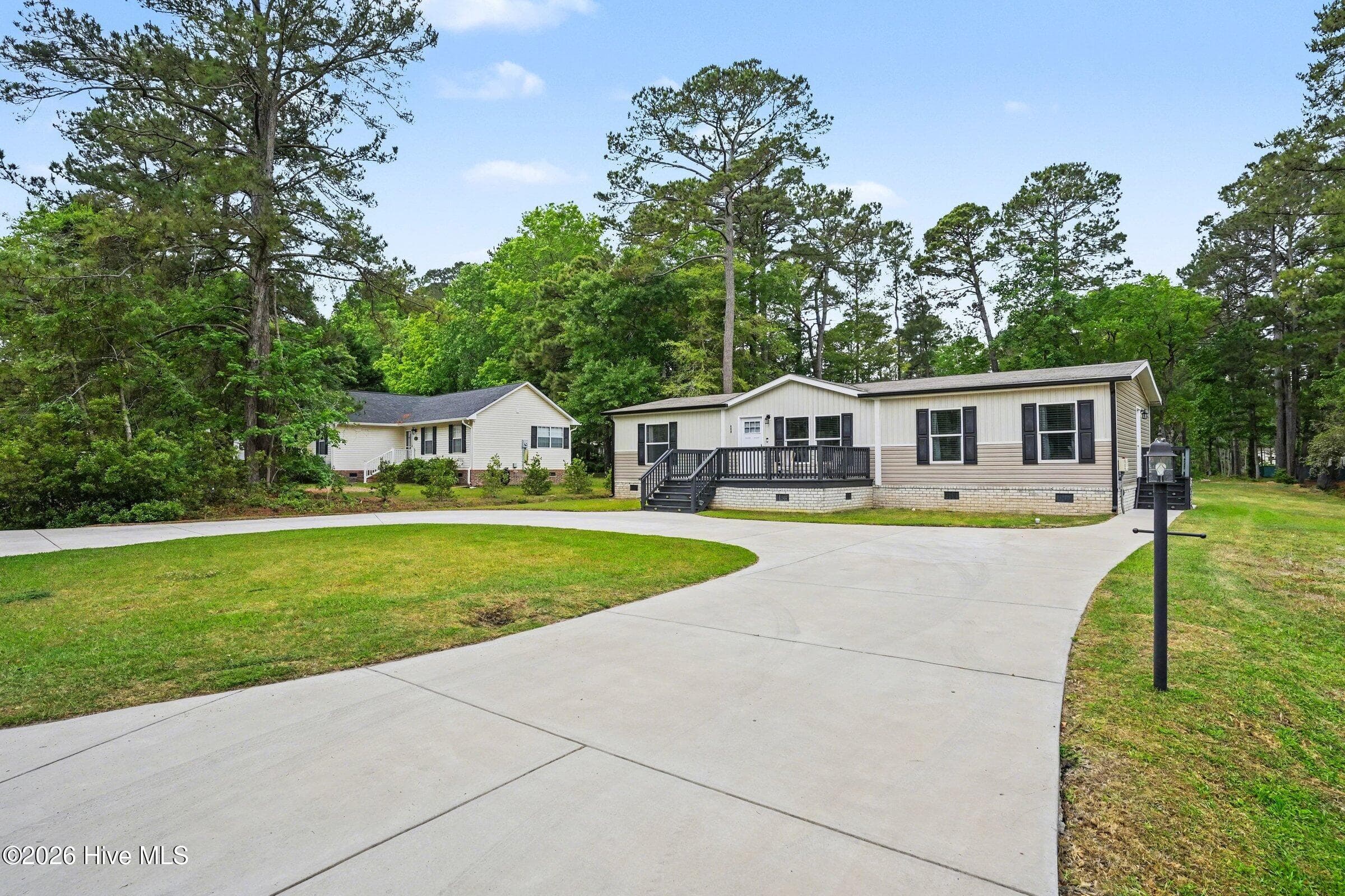 Manufactured Home at 335 Ridgewood Drive NW, Calabash, NC 28467, photo 9 of 39