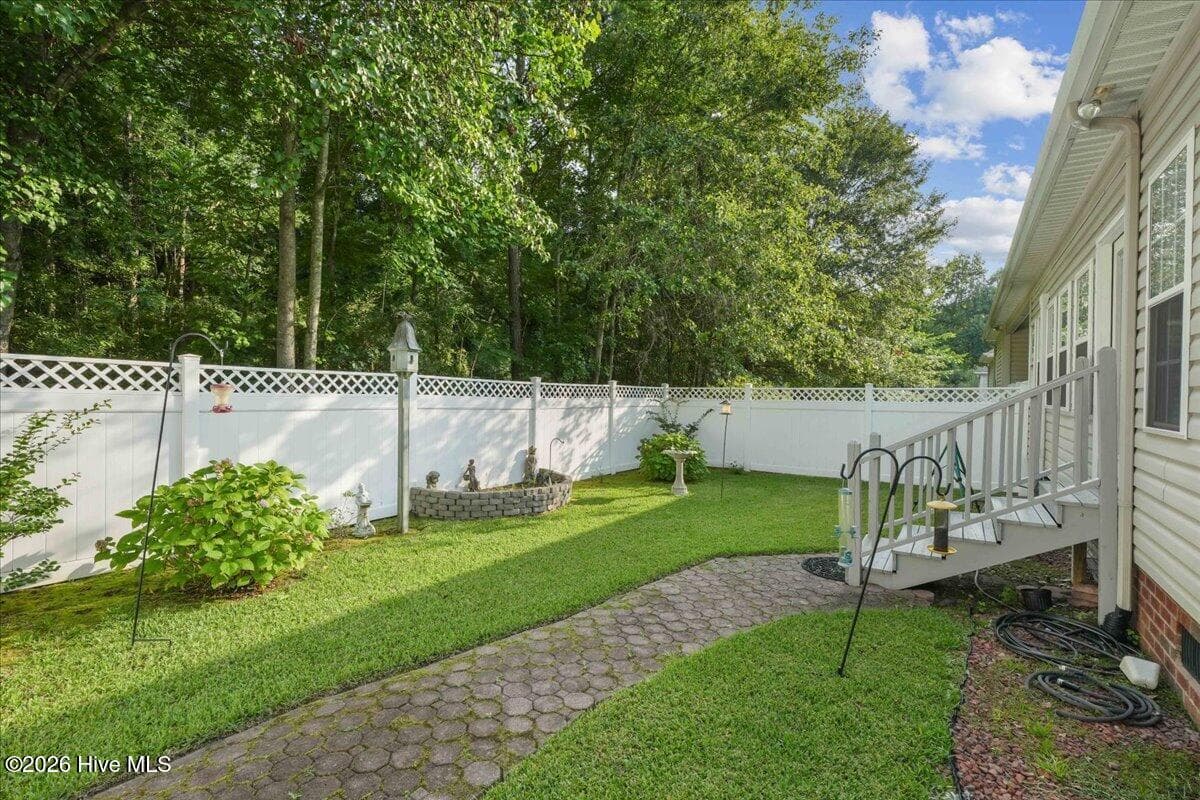 Townhouse at 208 Commonsgate Drive, Goldsboro, NC 27530, photo 7 of 33