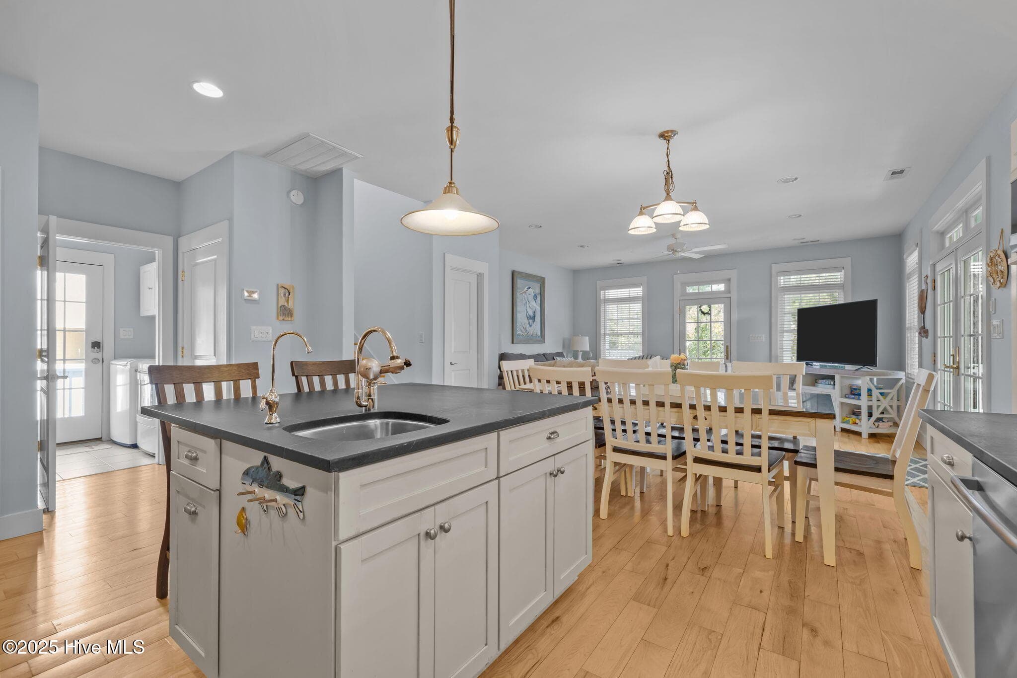 Single Family Residence at 320 Governor Safford Lane, Emerald Isle, NC 28594, photo 9 of 90