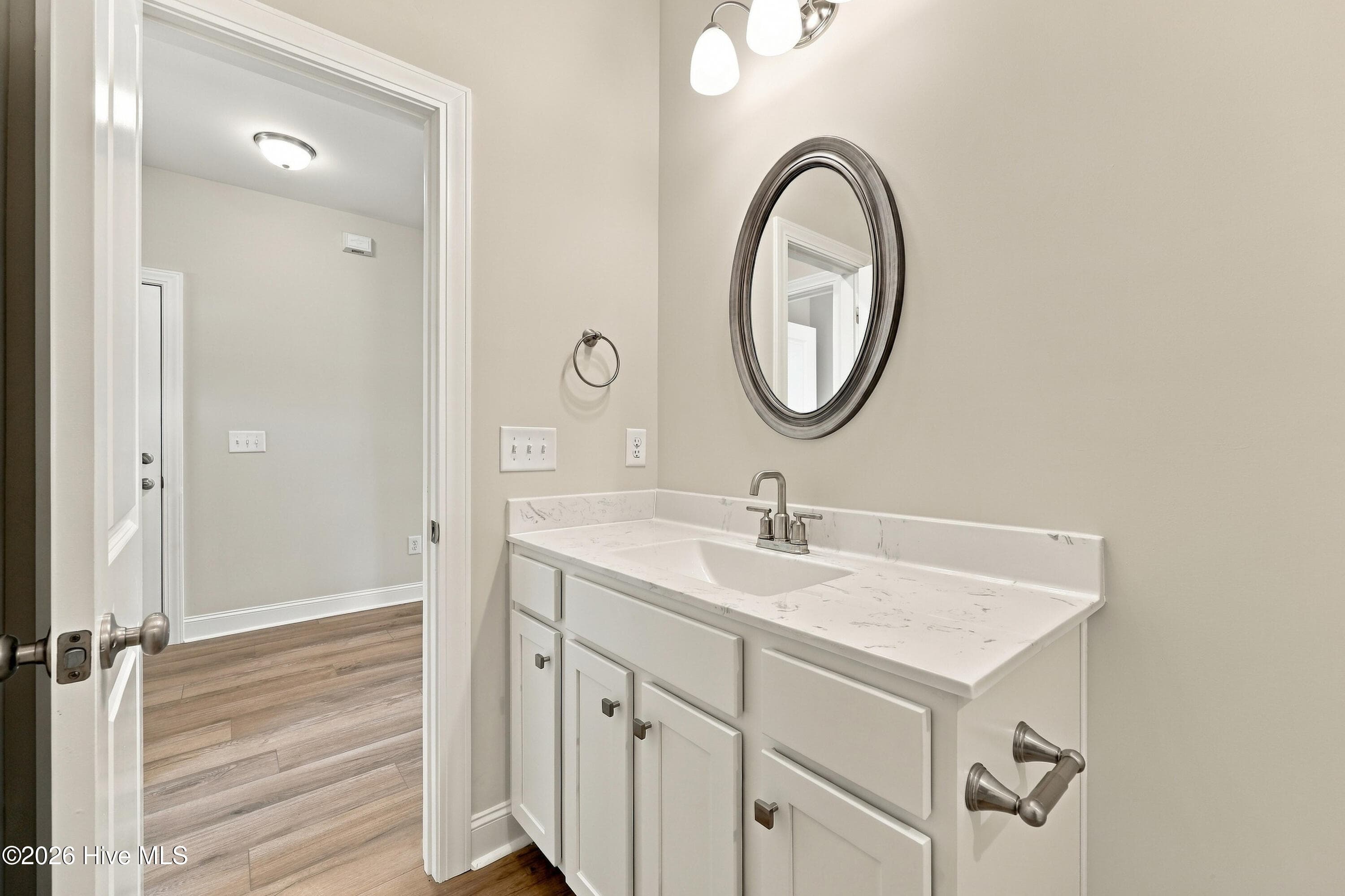 full hall bath - 3229 Meadow Drive, Farmville, NC 27828