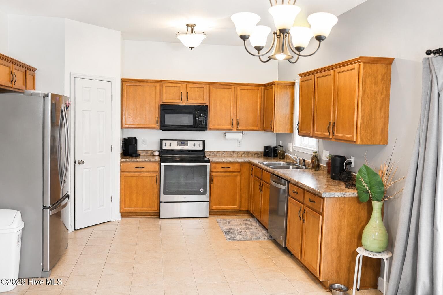 Single Family Residence at 103 Amberwine Circle, Richlands, NC 28574, photo 11 of 34