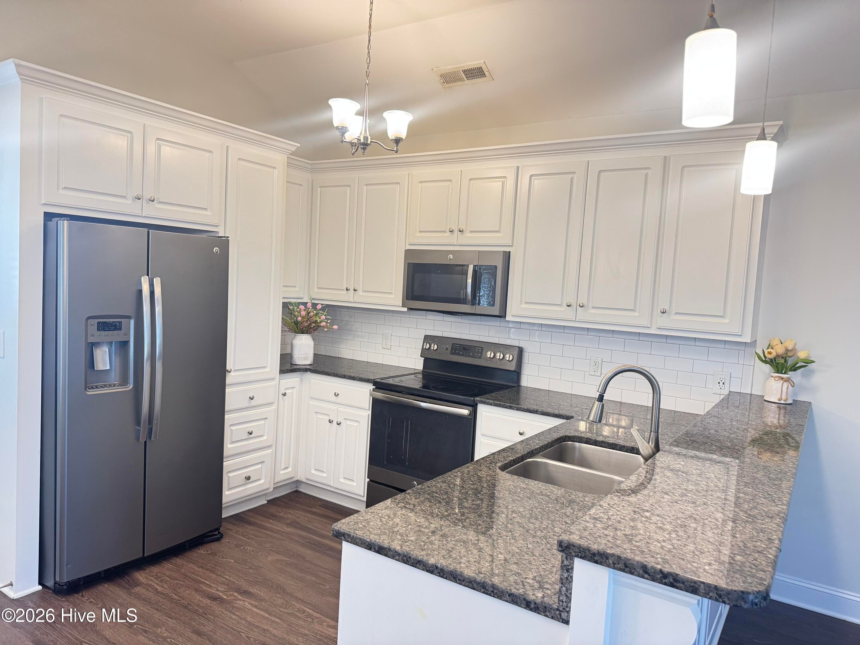 Single Family Residence at 733 Seneca Court, Winterville, NC 28590, photo 8 of 26