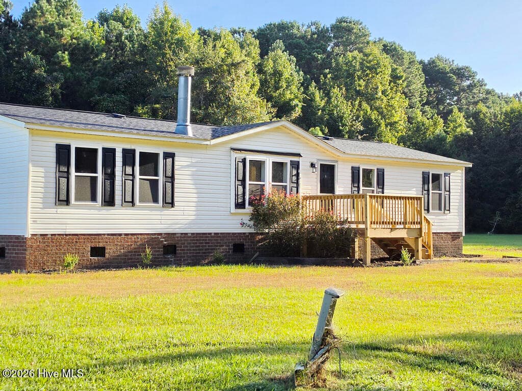 Manufactured Home at 241 Hickory Lane, Aurora, NC 27806, photo 2 of 30