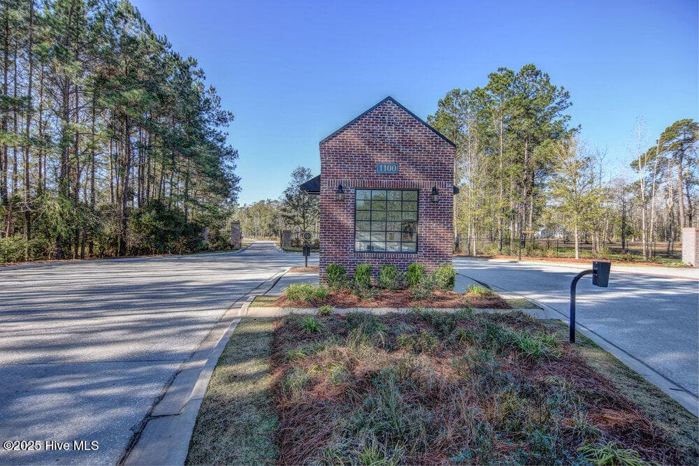 Guard gate - 3623 White Cliffs Drive, Castle Hayne, NC 28429