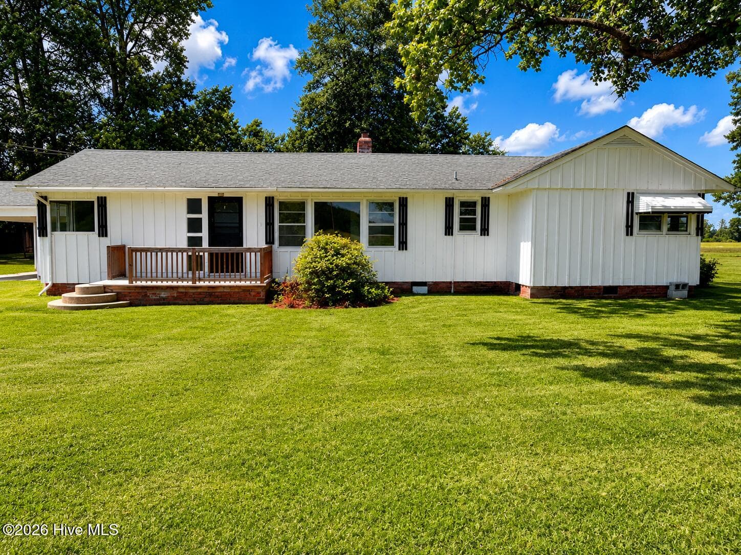 Single Family Residence at 735 Faison Highway, Clinton, NC 28328, photo 2 of 24