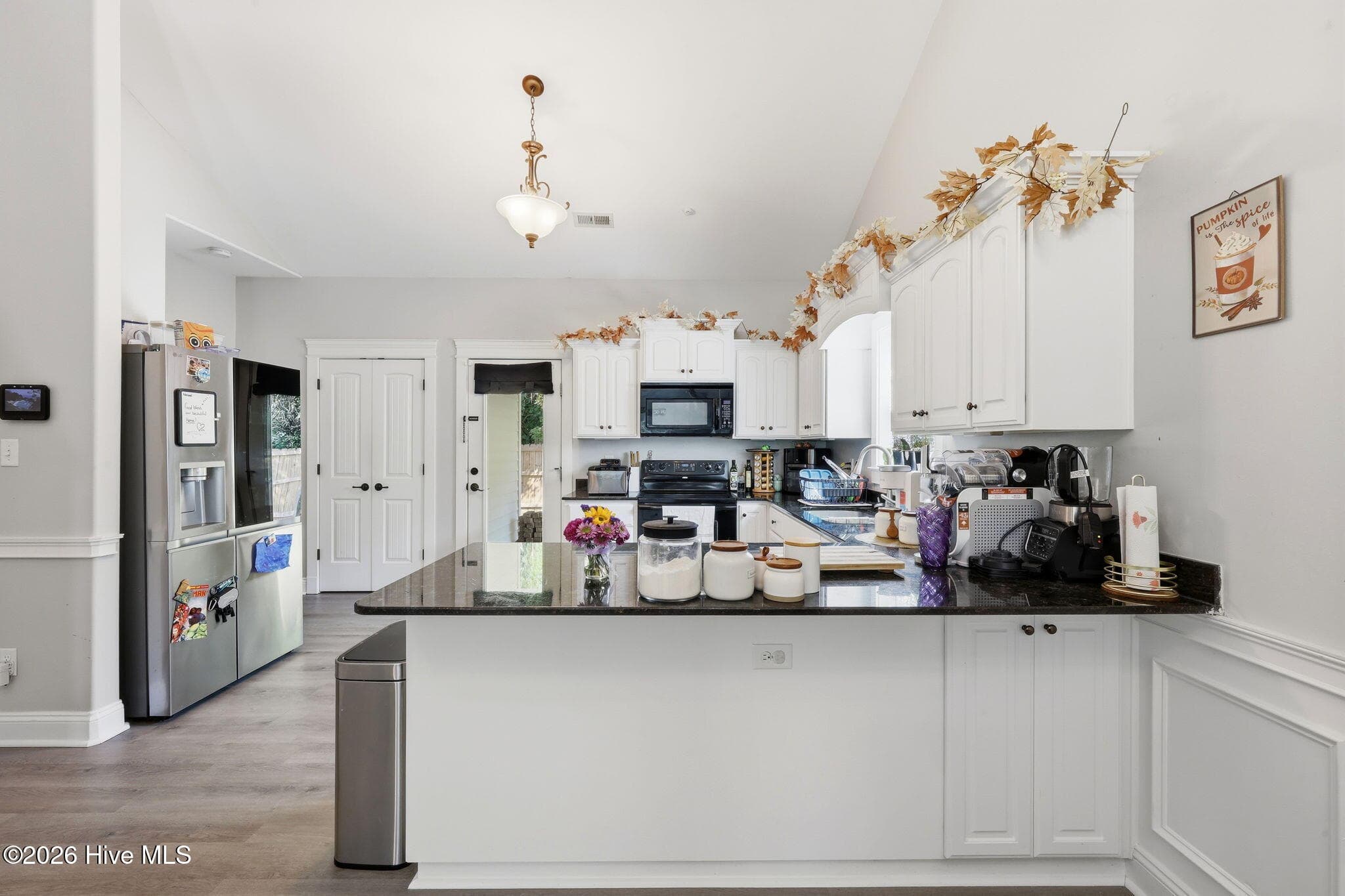 Single Family Residence at 402 Satterfield Drive, New Bern, NC 28560, photo 11 of 42
