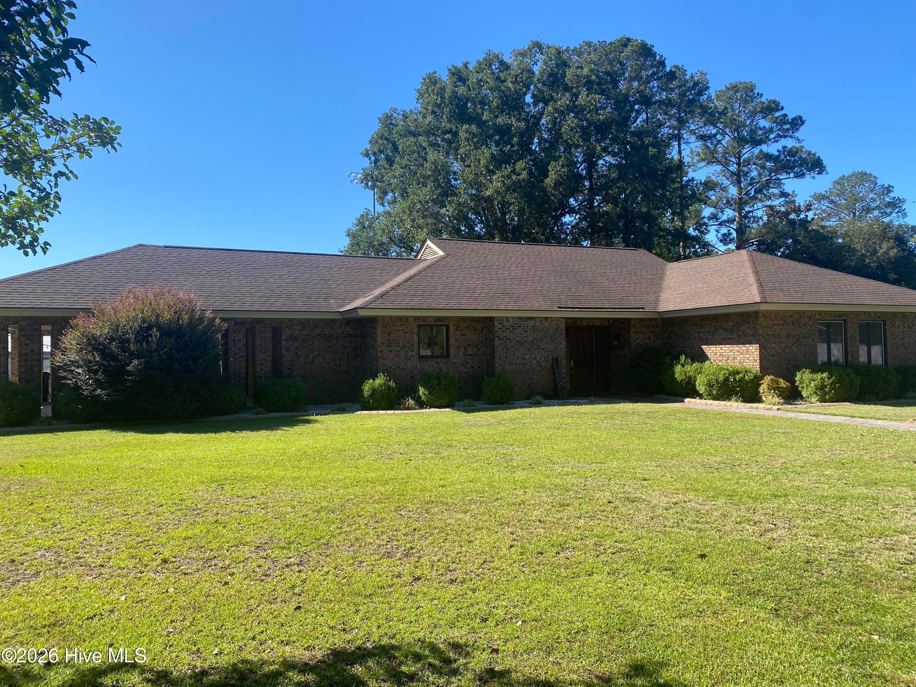Single Family Residence at 616 E Murphy Street, Wallace, NC 28466, photo 11 of 122