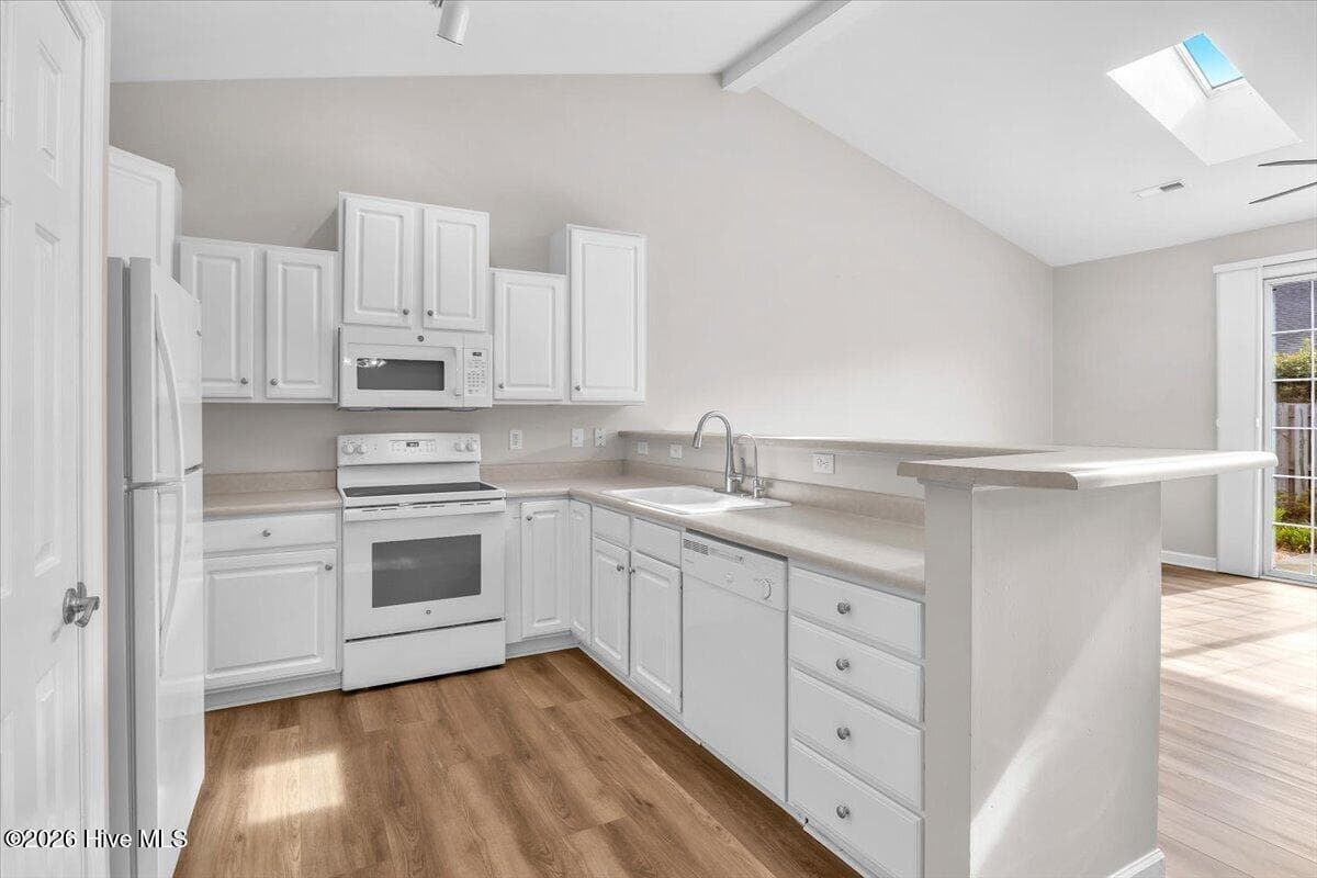 Townhouse at 5006 Carleton Drive Unit 121, Wilmington, NC 28403, photo 5 of 33