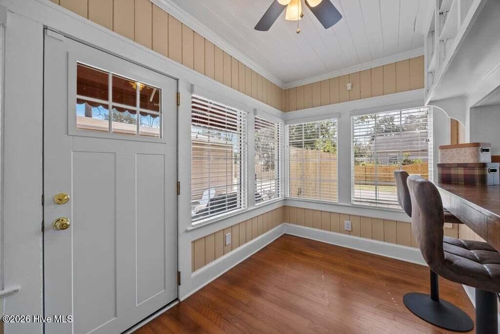 AREA OFF OF DEN - 1307 N Respess Street, Washington, NC 27889