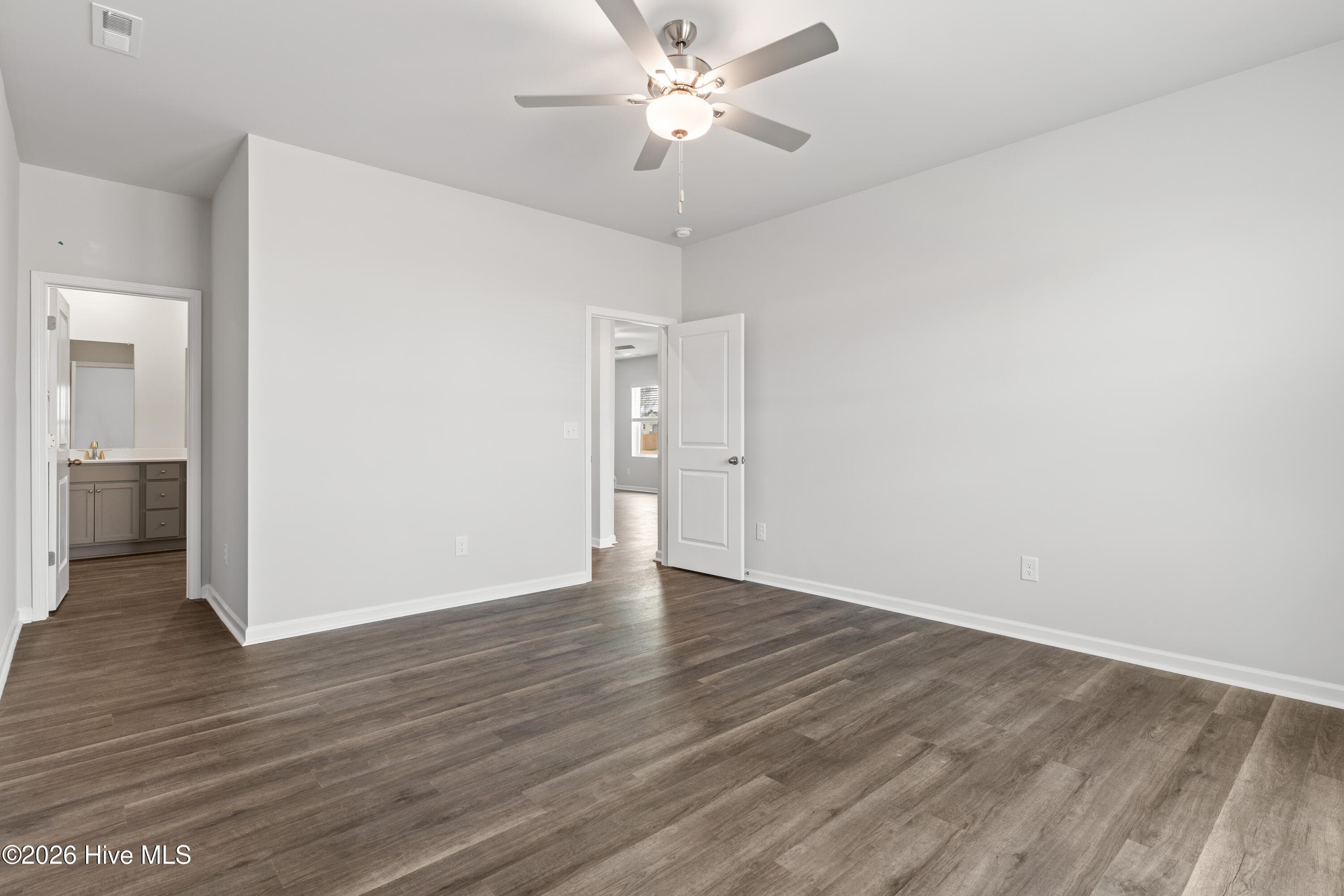 Single Family Residence at 148 N Squires Run Lane, Richlands, NC 28574, photo 16 of 52