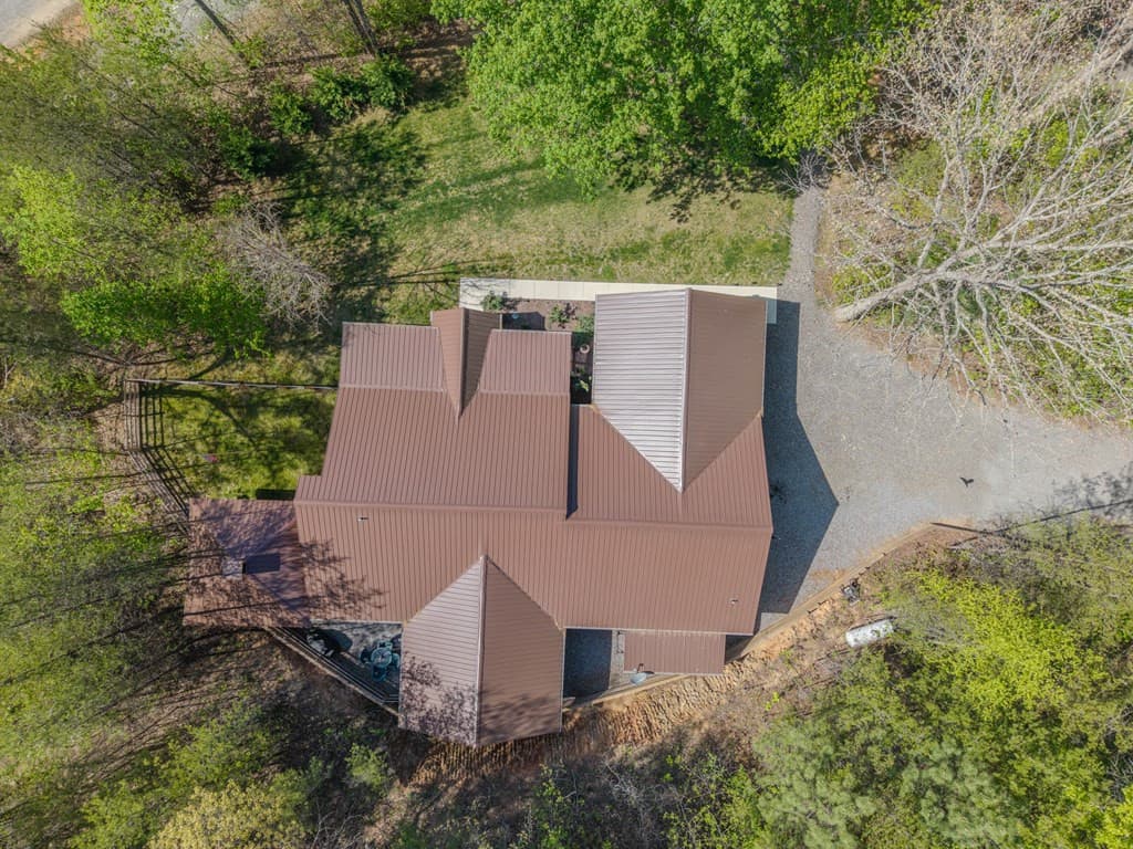 Residential at 190 Galloway Drive, Hayesville, NC 28904, photo 9 of 37