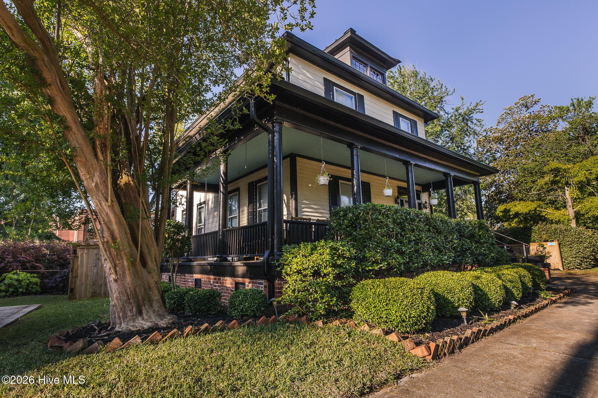 Single Family Residence at 615 New Street, New Bern, NC 28560, photo 12 of 82