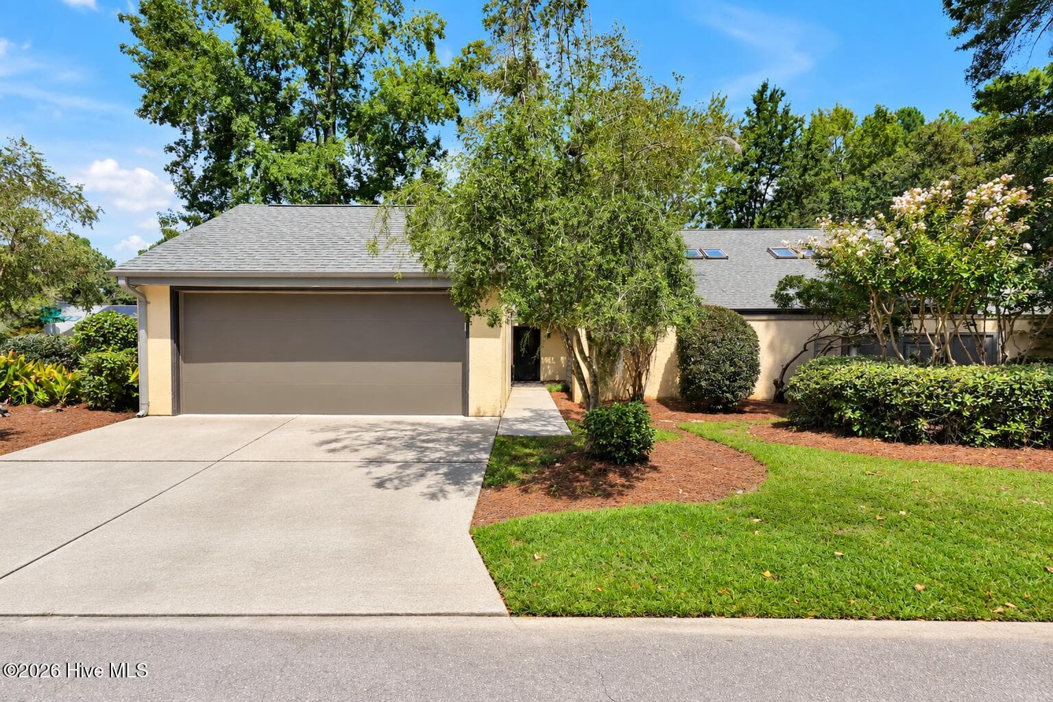 Townhouse at 1433 Villa Place E, Wilmington, NC 28409, photo 2 of 53