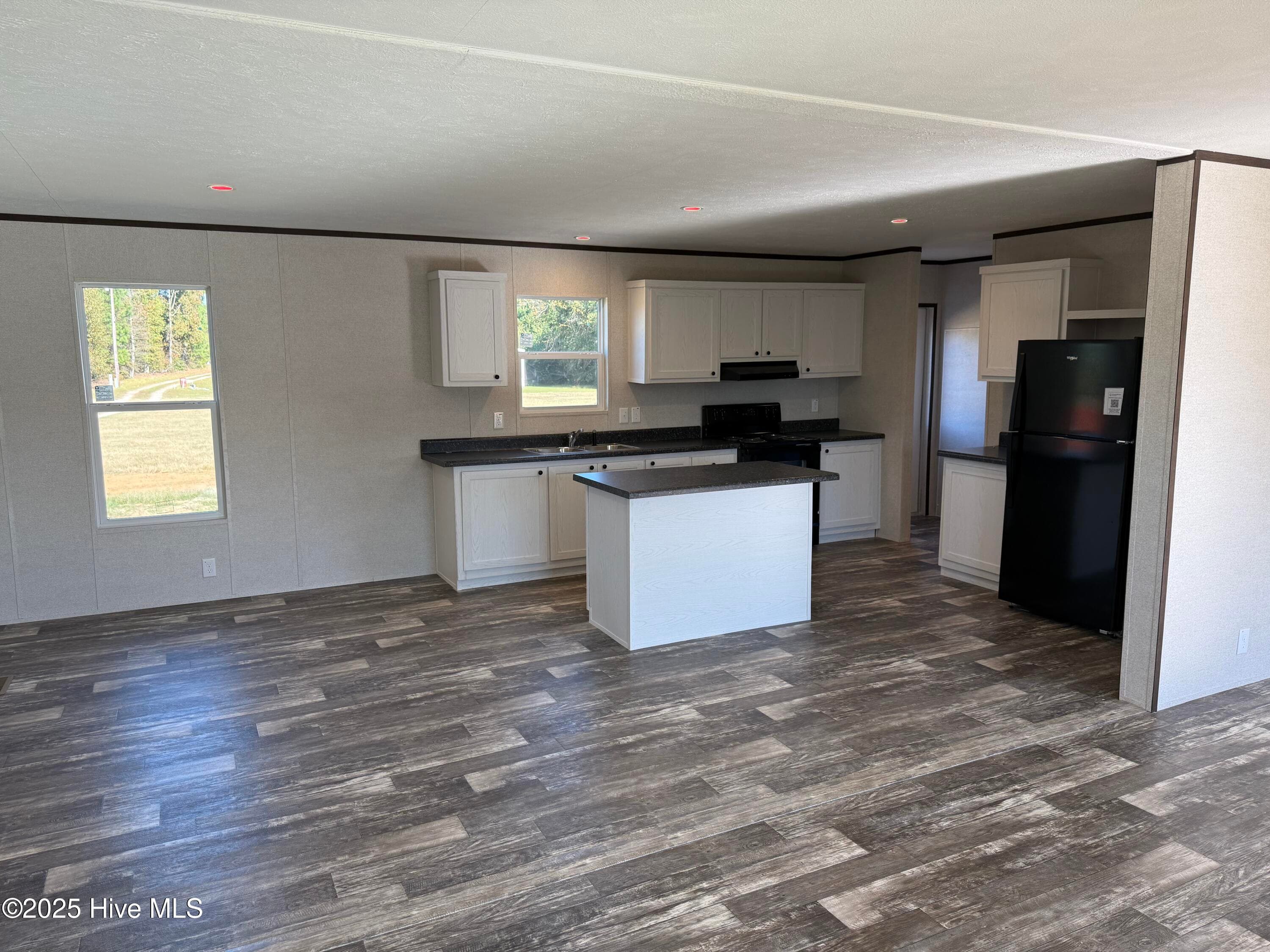 Manufactured Home at 2227 Twisted Hickory Road, Elizabethtown, NC 28337, photo 8 of 27