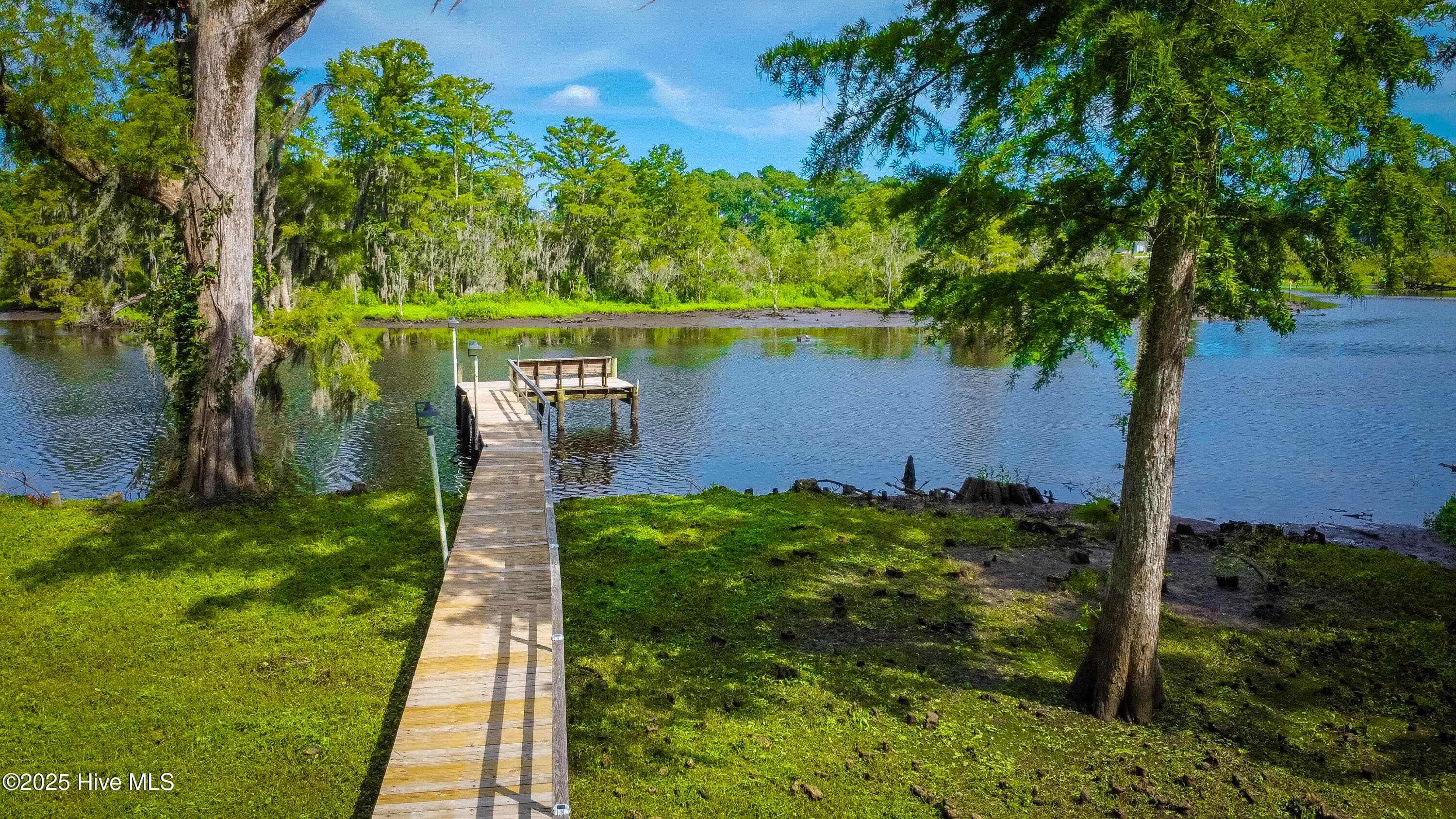 Single Family Residence at 210 Gangplank Road, New Bern, NC 28562, photo 33 of 86
