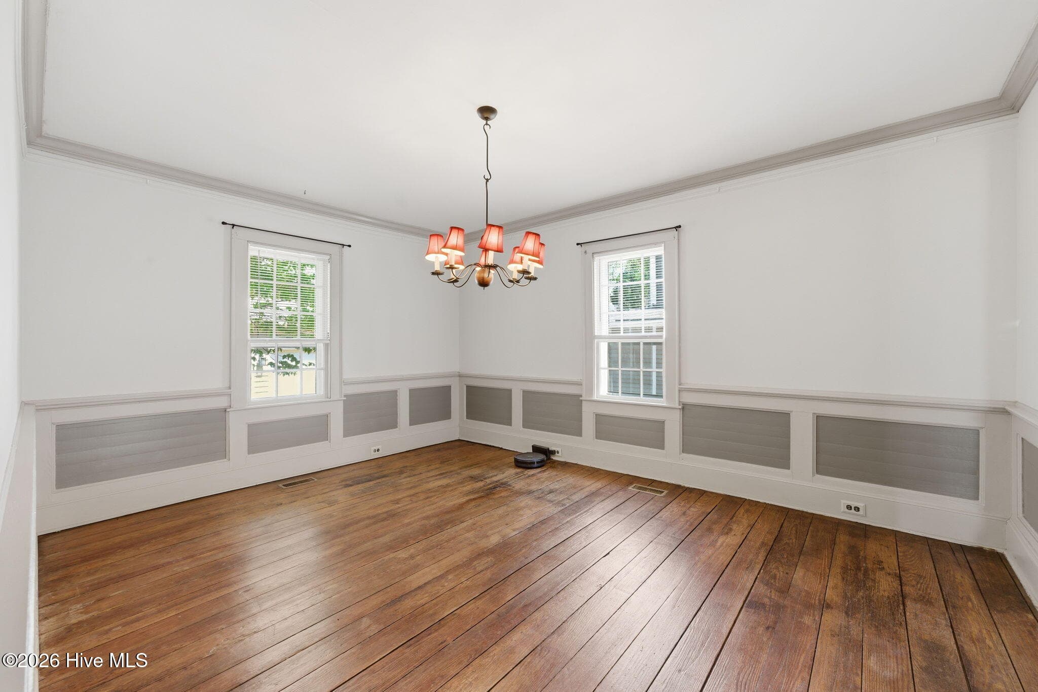 Single Family Residence at 804 Pollock Street, New Bern, NC 28562, photo 4 of 4