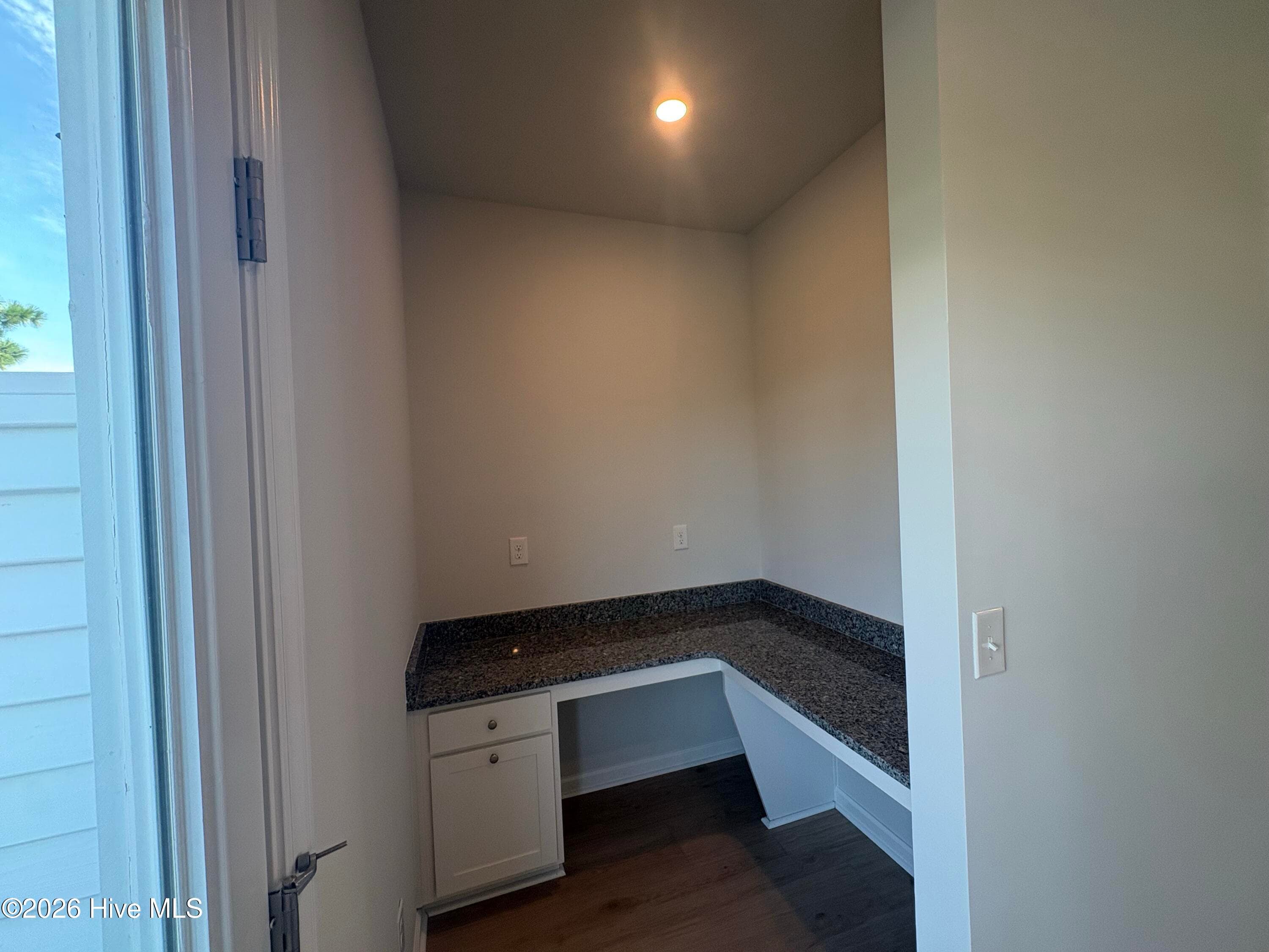 Planning Center - Built in Desk - 233 Pelican Flight Loop, Wilmington, NC 28412