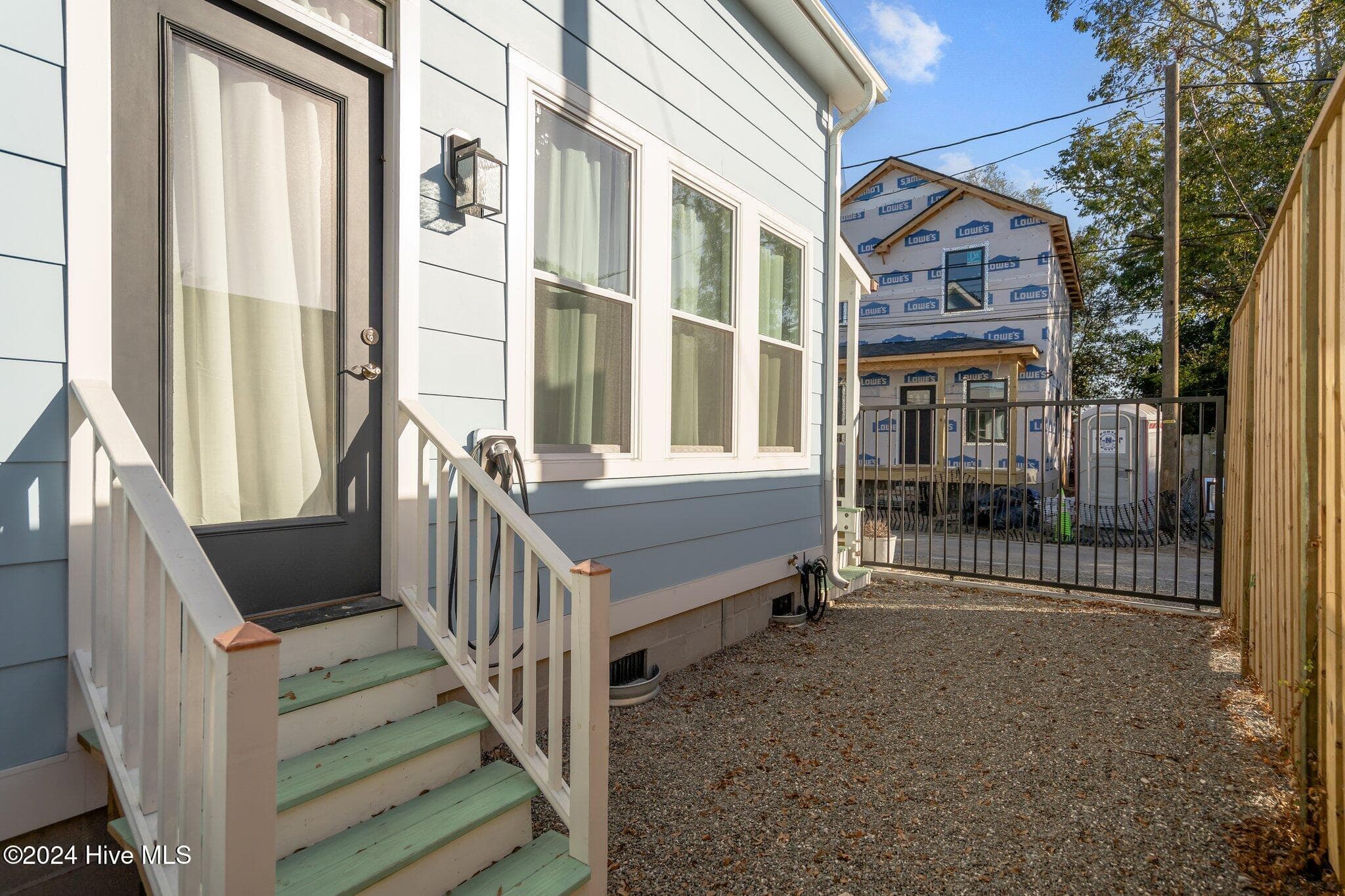 Single Family Residence at 807 Russell Alley, Wilmington, NC 28401, photo 3 of 3