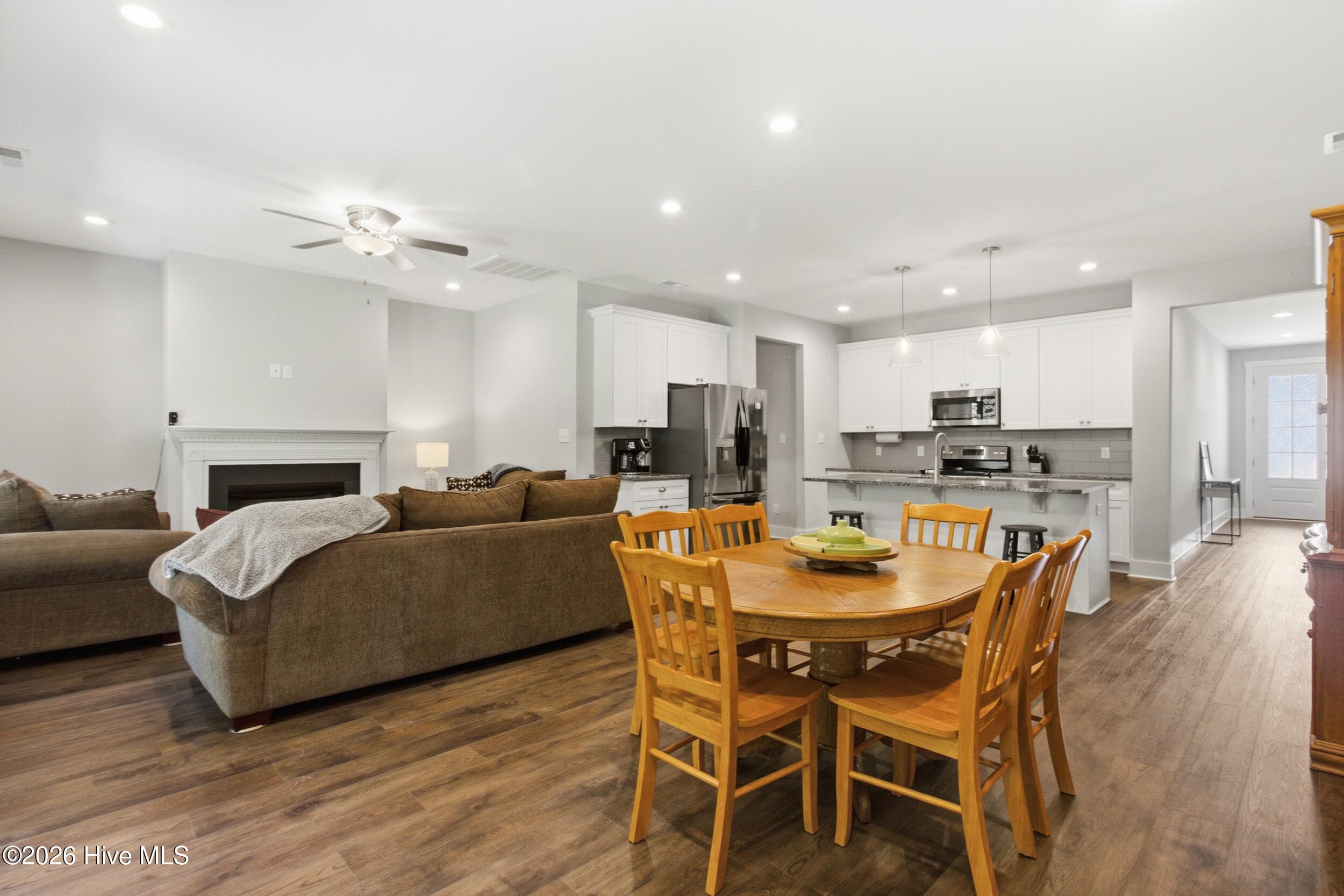 Dining - 1207 Barkentine Drive, New Bern, NC 28560