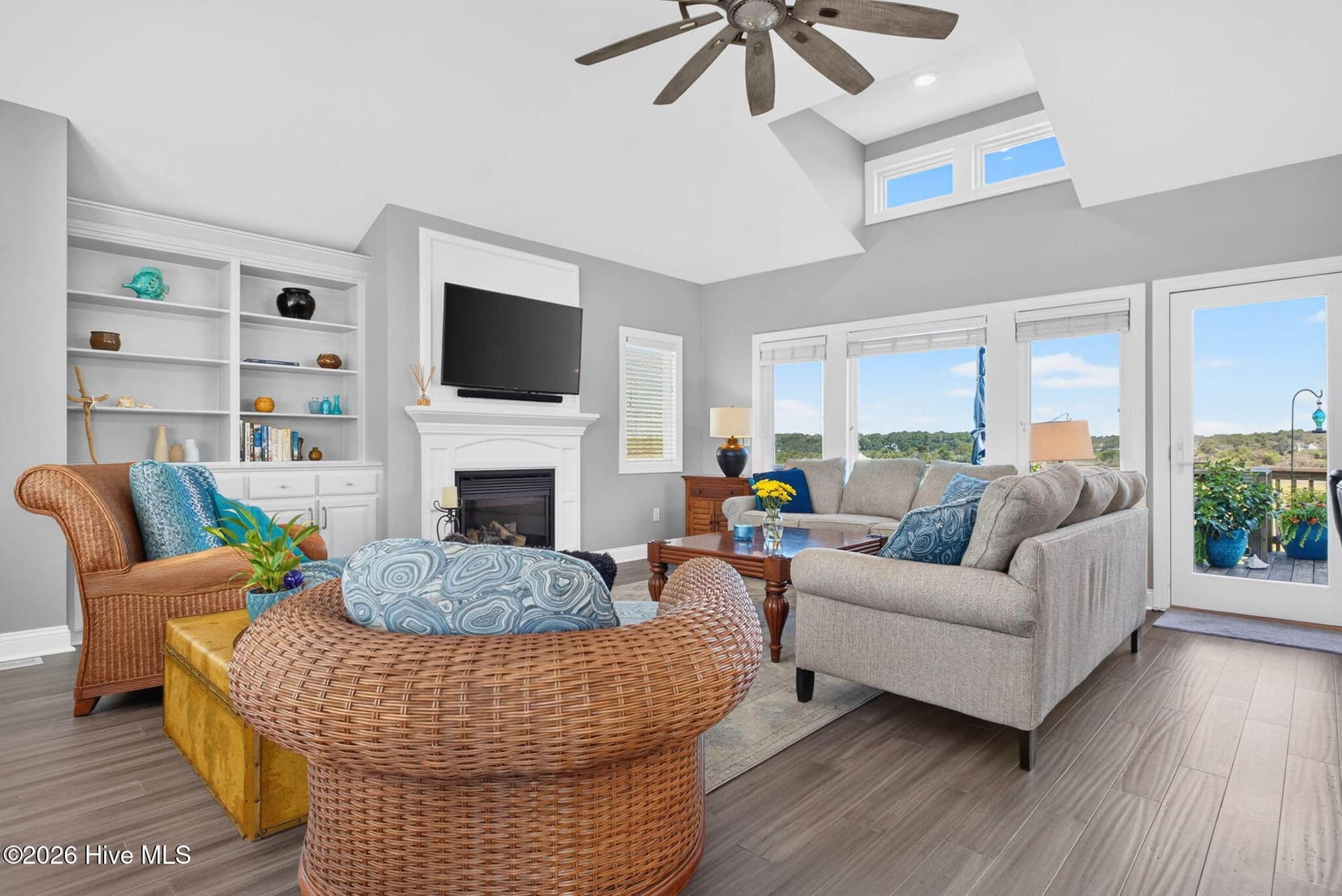 652 Ocean Boulevard W, Holden Beach, NC 28462
