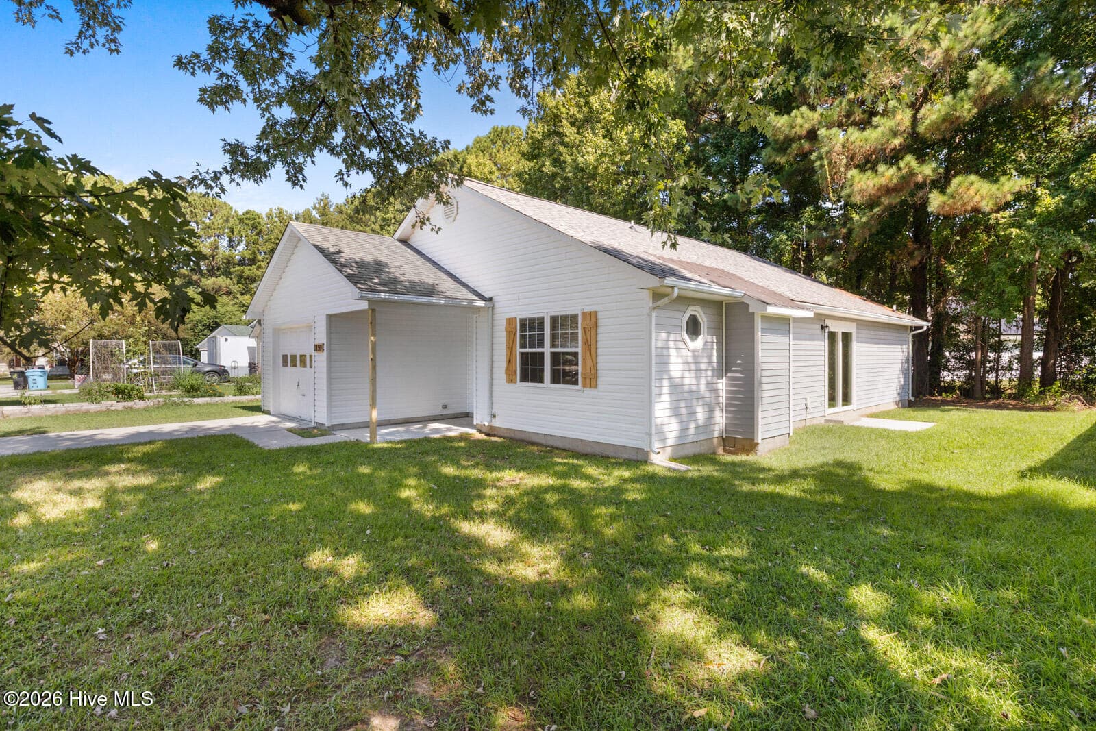 Single Family Residence at 1159 Pearl Court, Jacksonville, NC 28540, photo 4 of 27