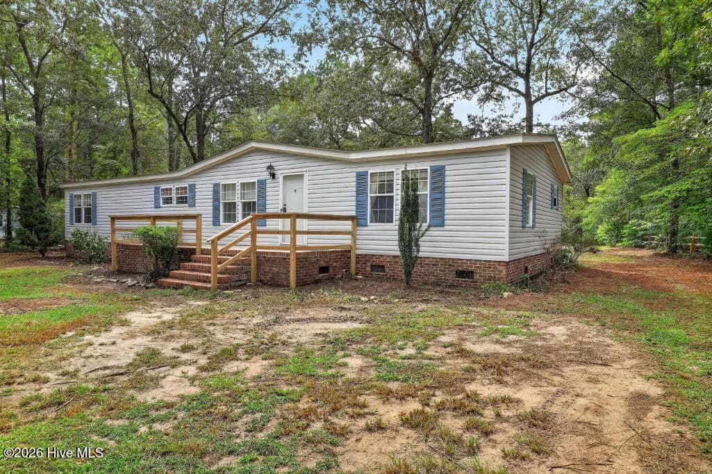 Manufactured Home at 4105 Maggie Lane, New Bern, NC 28560, photo 3 of 43