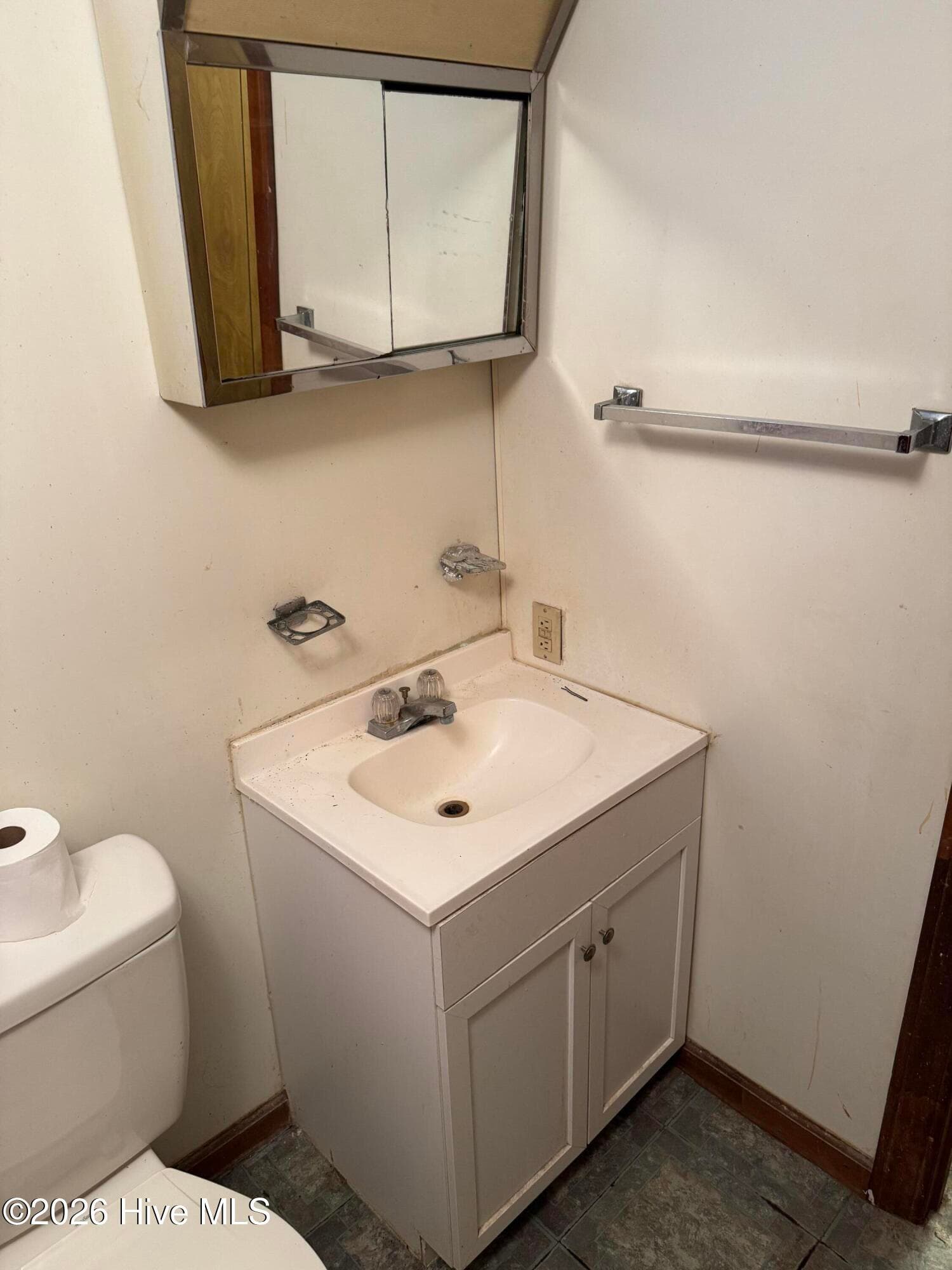 Single Family Residence at 300 Dr Martin Luther King Jr Avenue, Edenton, NC 27932, photo 6 of 10