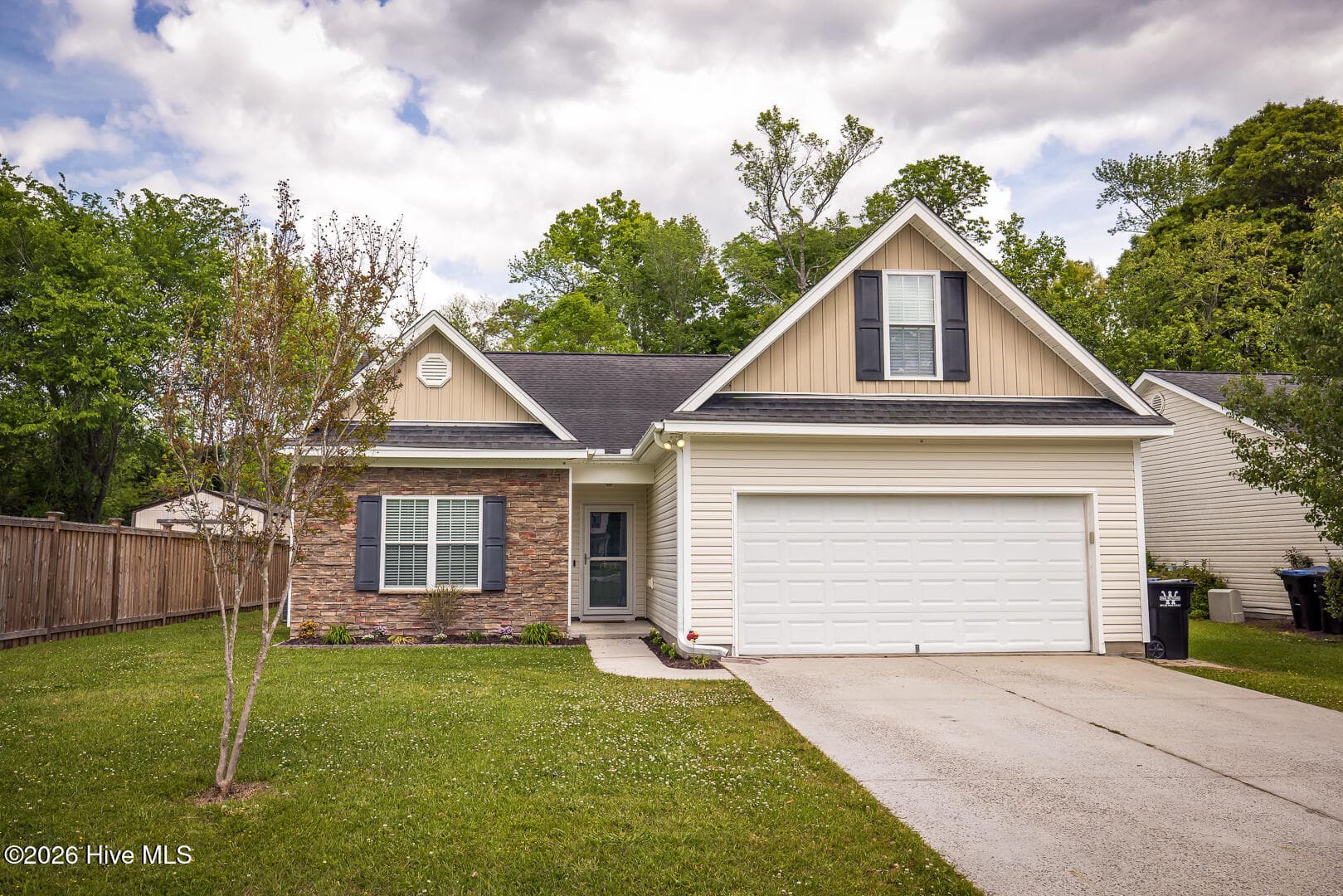 Single Family Residence at 1017 Bally Bunion Lane, Burgaw, NC 28425, photo 2 of 39