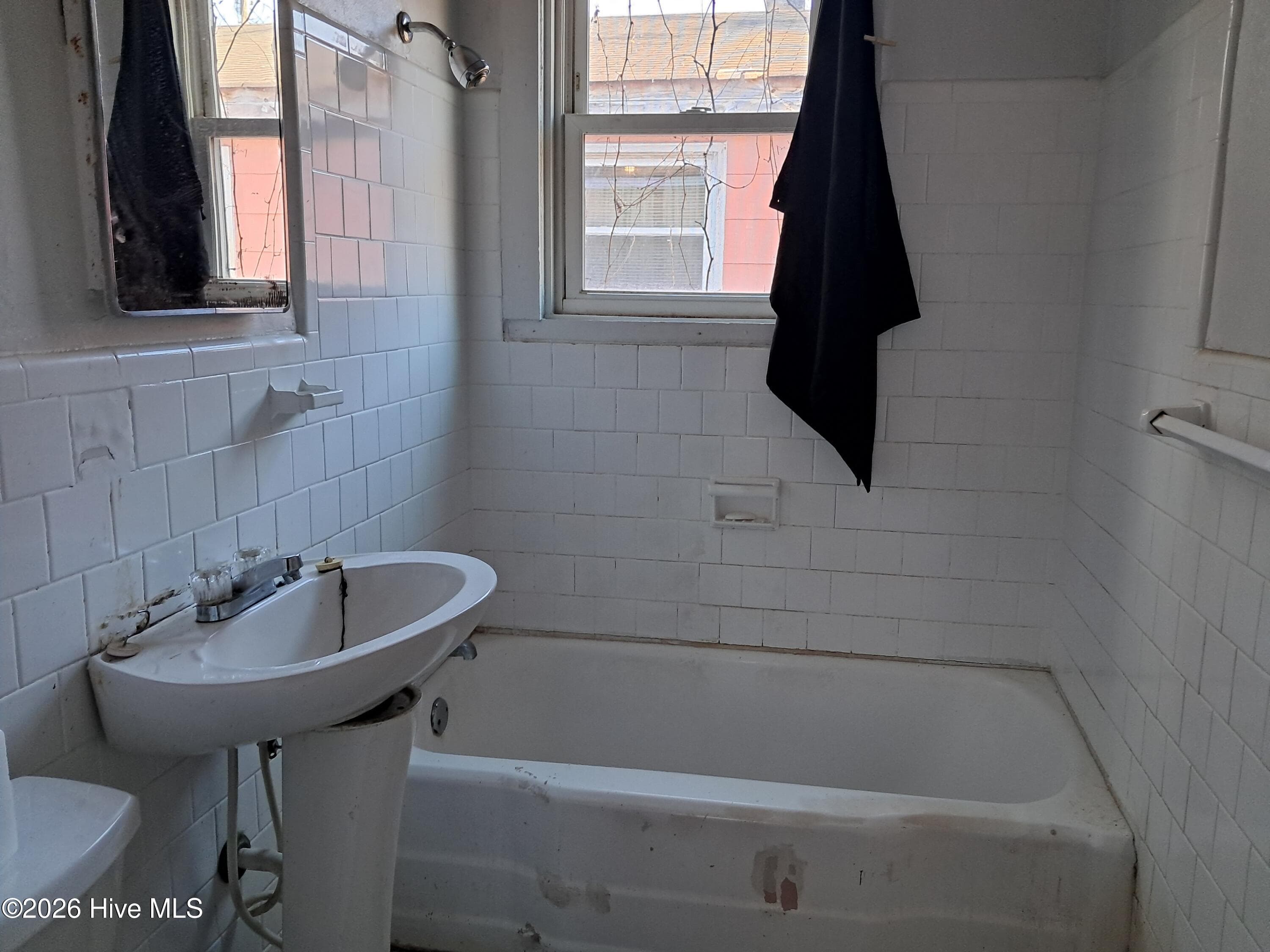 Bath - 509 Lincoln Street, Kinston, NC 28501