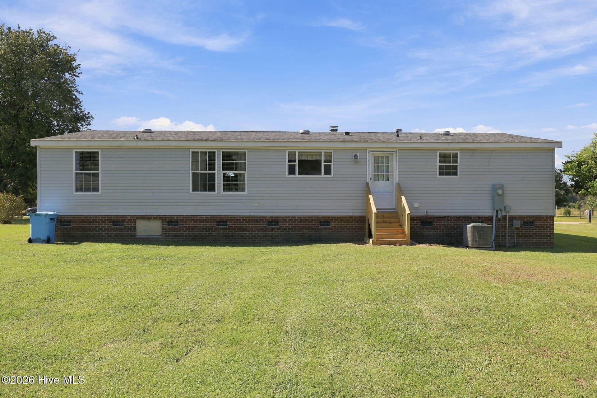 Manufactured Home at 102 Wildcat Court, Richlands, NC 28574, photo 38 of 55