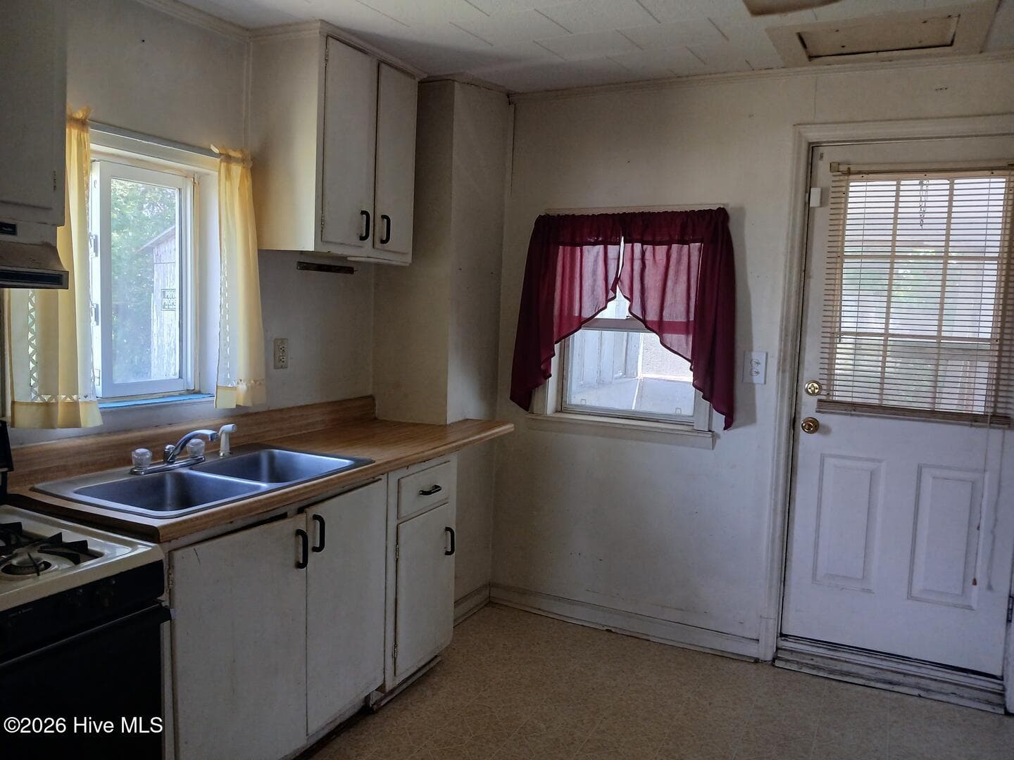 Single Family Residence at 409 Plum Street, New Bern, NC 28560, photo 10 of 22
