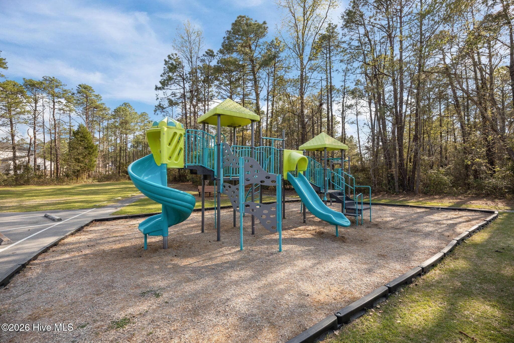 Single Family Residence at 6320 Gondolier Drive, New Bern, NC 28560, photo 10 of 33