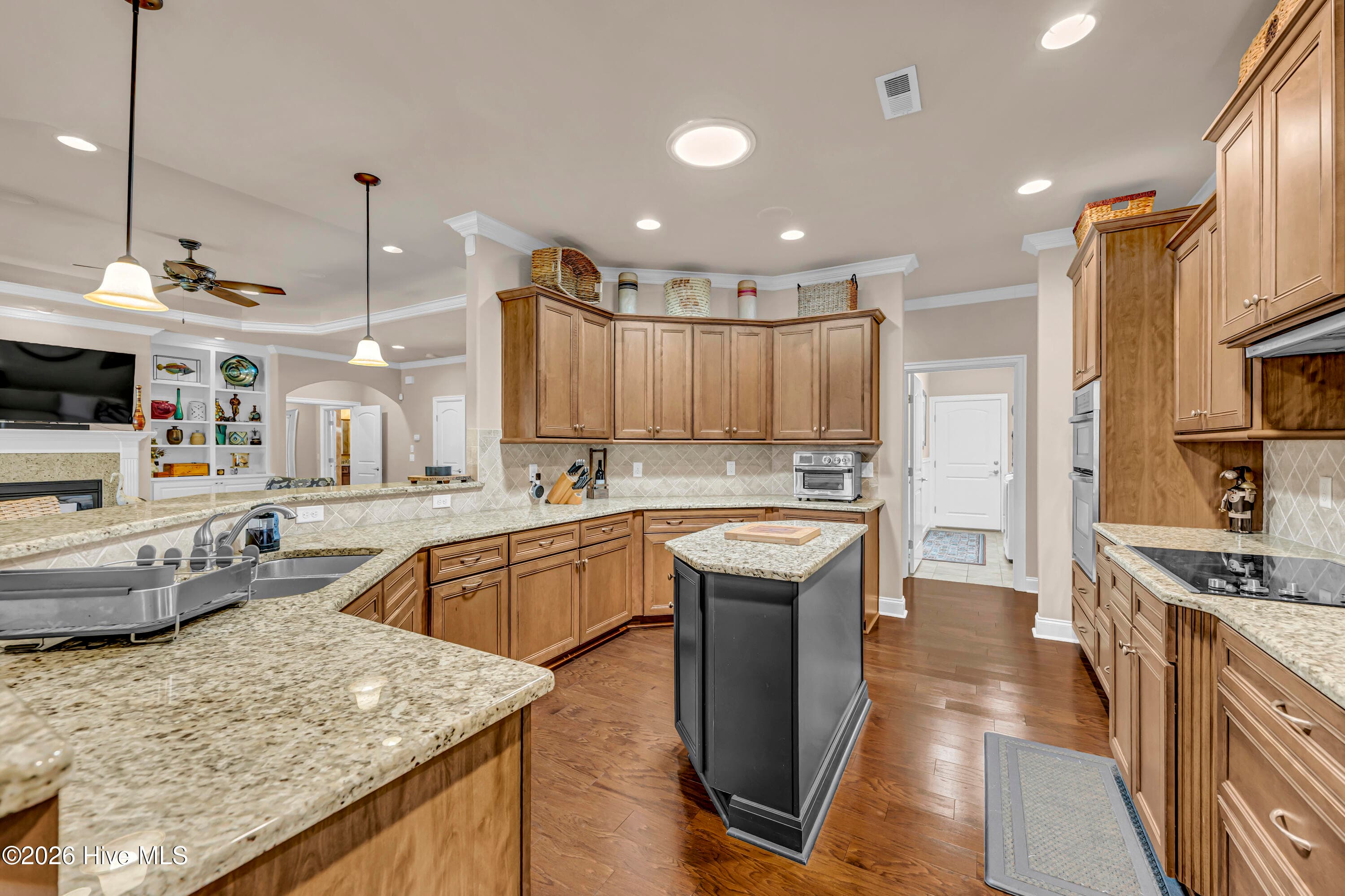 Single Family Residence at 5906 White Heron Road, Wilmington, NC 28412, photo 5 of 40