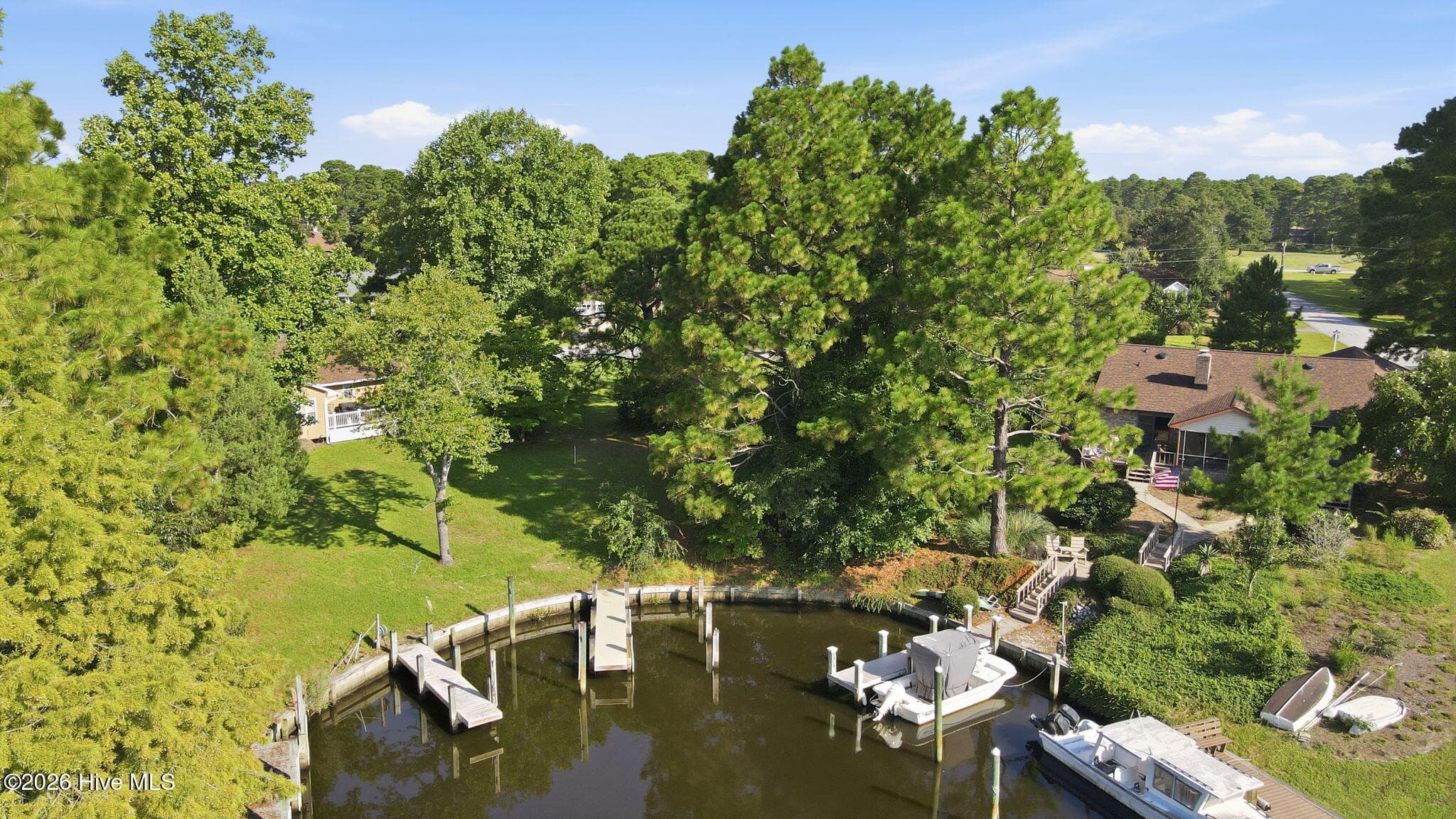 Wooded at 1304 Pelican Drive, New Bern, NC 28560, photo 5 of 12