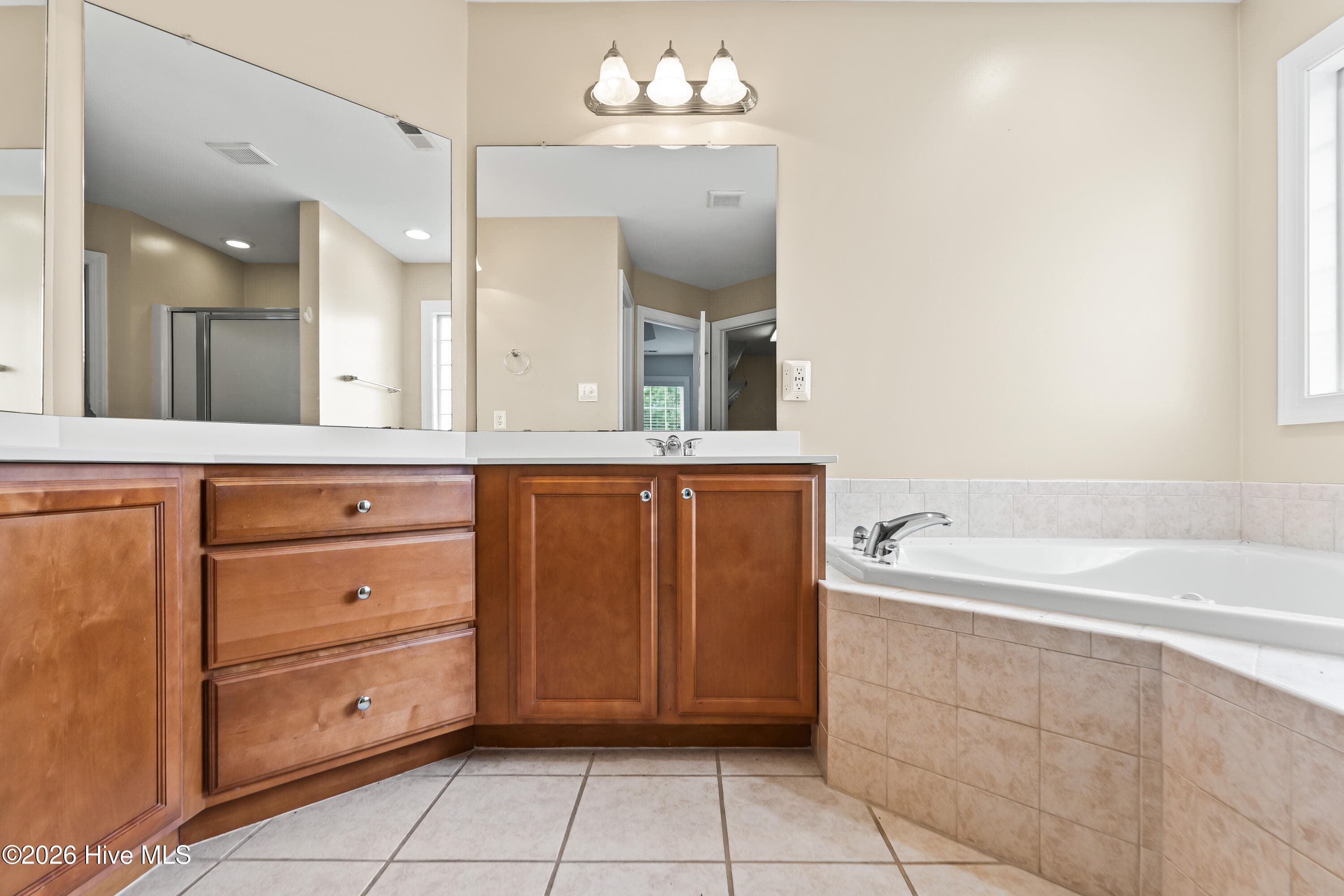 Single Family Residence at 109 Cypress Bay Drive, Jacksonville, NC 28546, photo 15 of 37