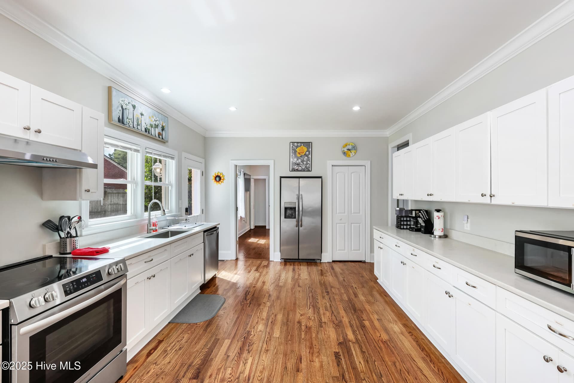 Single Family Residence at 827 Colonial Drive, Wilmington, NC 28403, photo 11 of 27