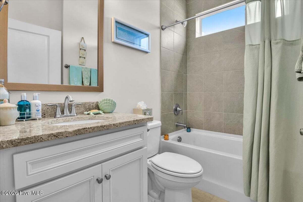 Single Family Residence at 3202 Penzance Row, Wilmington, NC 28412, photo 2 of 4