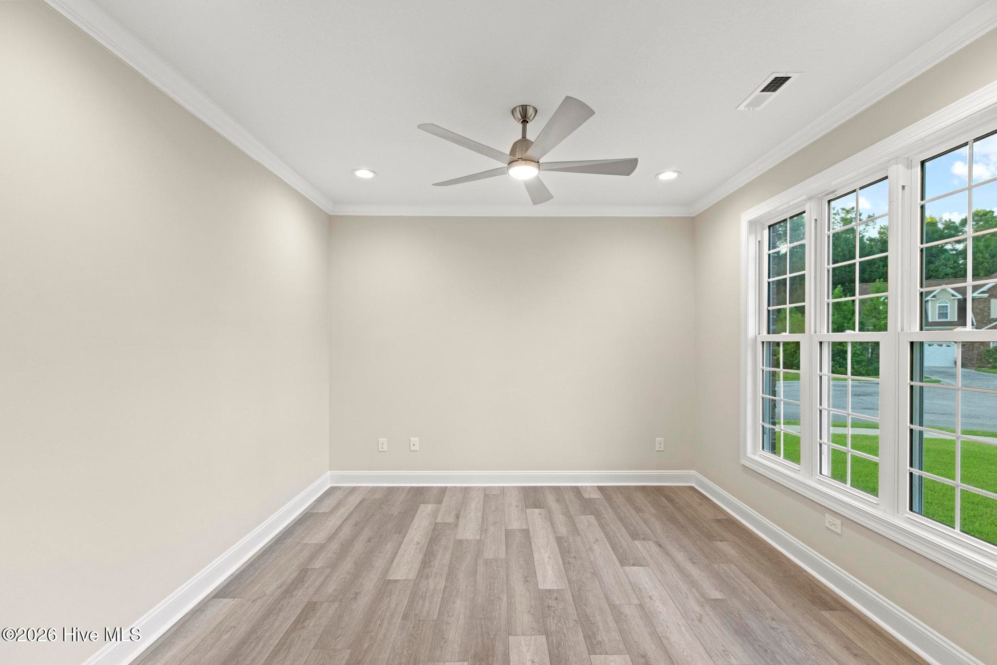 Single Family Residence at 403 King Richard Court, Jacksonville, NC 28546, photo 7 of 43