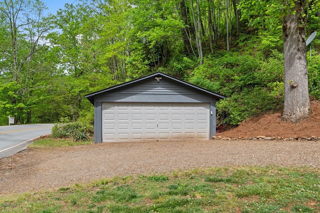 Residential at 4187 W Old Murphy Road, Franklin, NC 28734, Franklin, photo 4 of 5