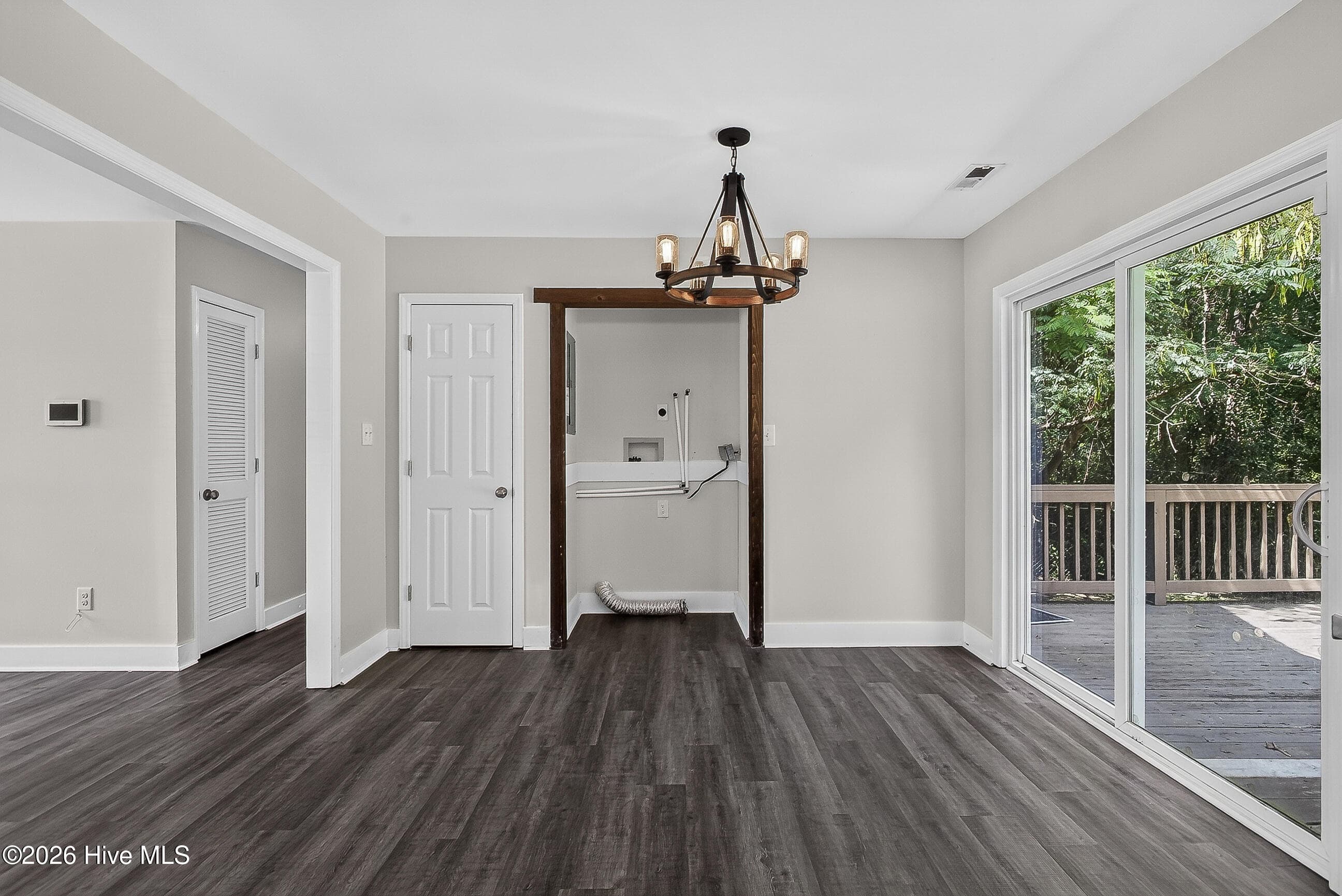 Single Family Residence at 912 Laurel Lane, Jacksonville, NC 28546, photo 5 of 35