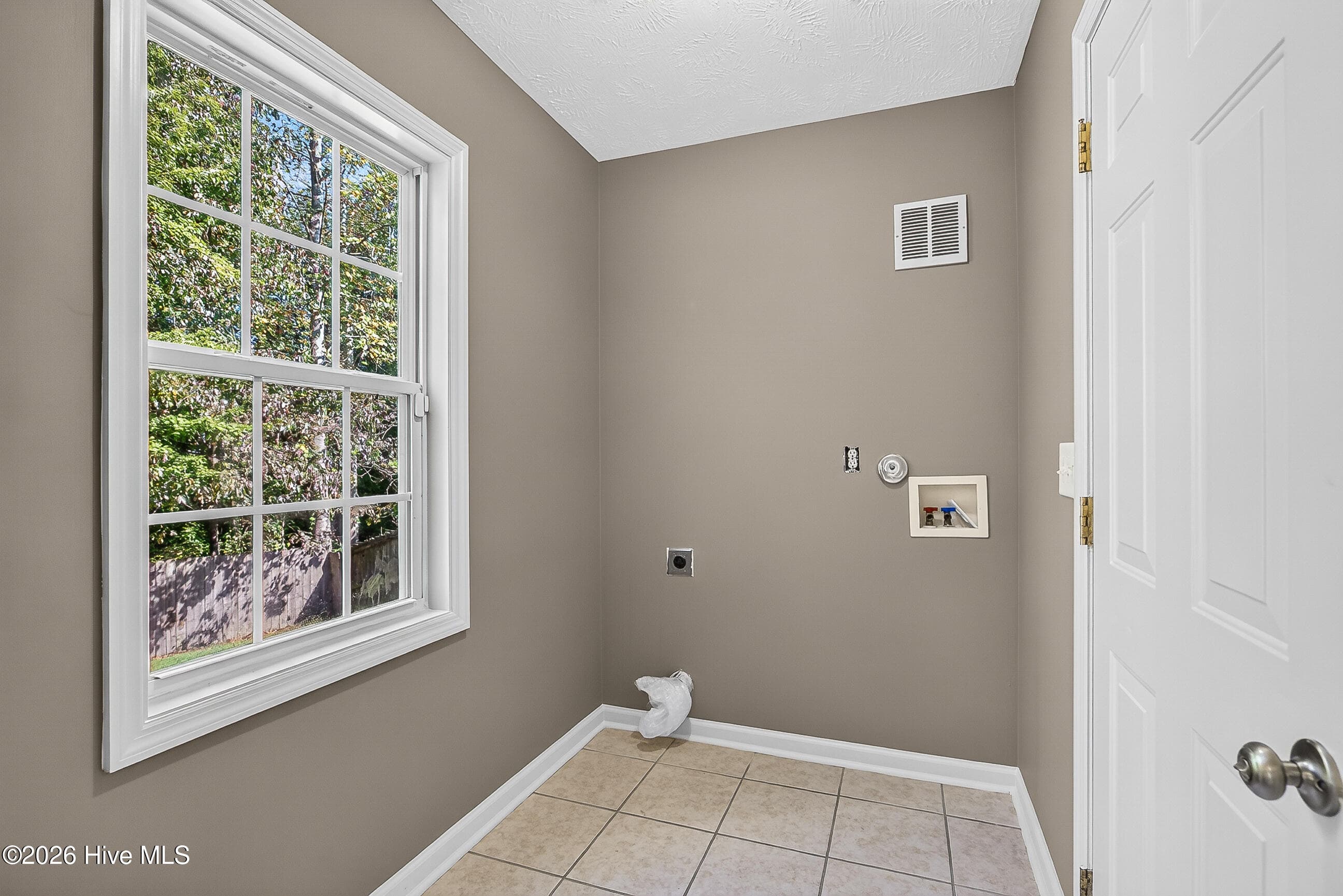 Single Family Residence at 172 E Ridge Court, Jacksonville, NC 28540, photo 21 of 50